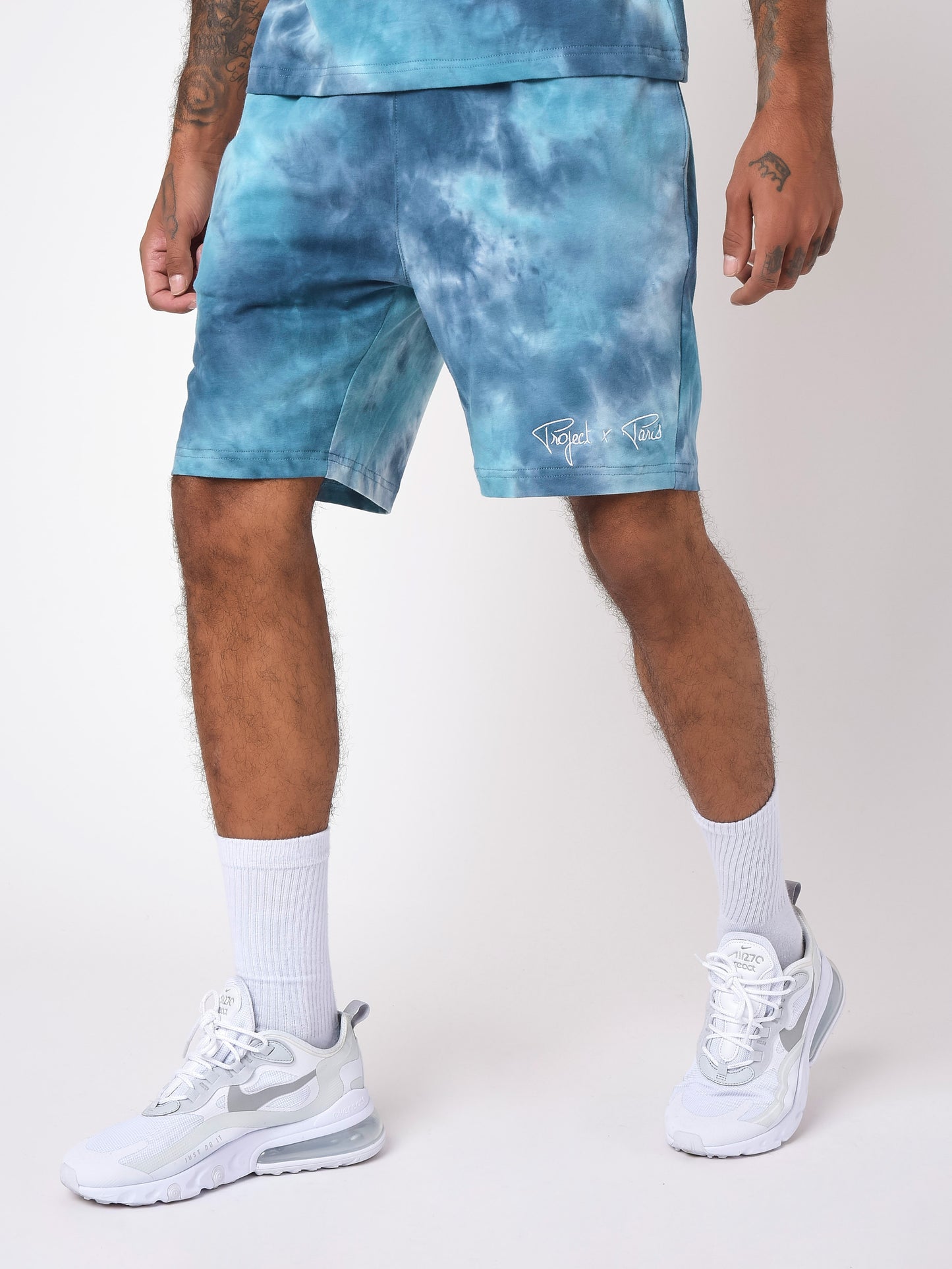 2140001-bleu-modelshot