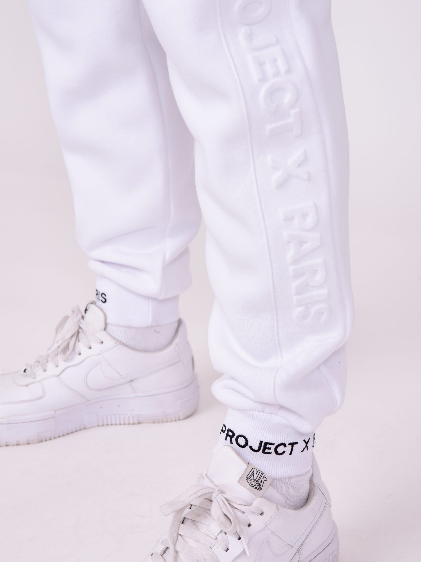 2140140-blanc-modelshot