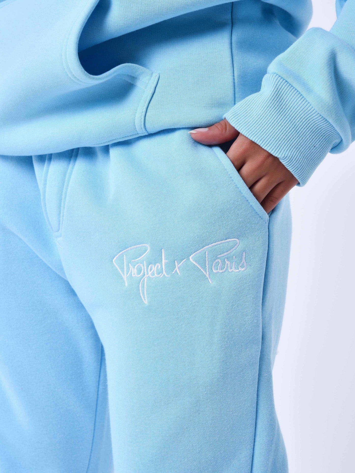 2140150-bleu-clair