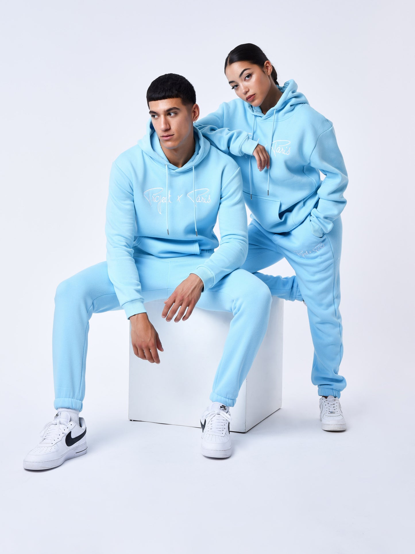 2140150-bleu-clair