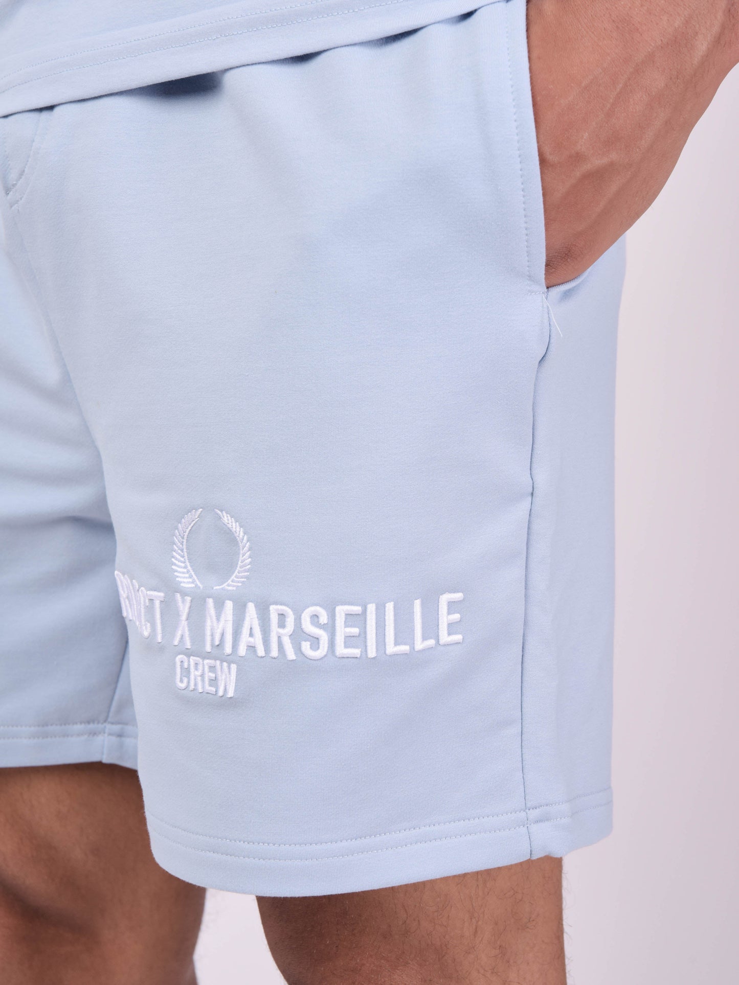 2140168-bleu-ciel-detailshot