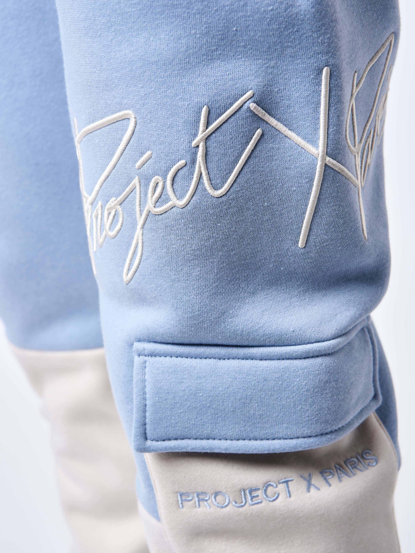 2140210-bleu-ciel-detailshot