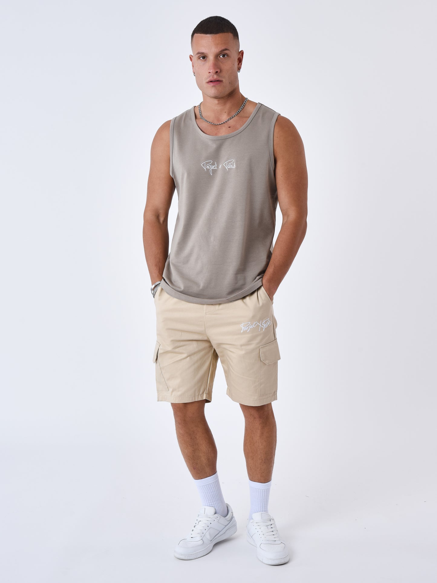 2310046-taupe-modelshot