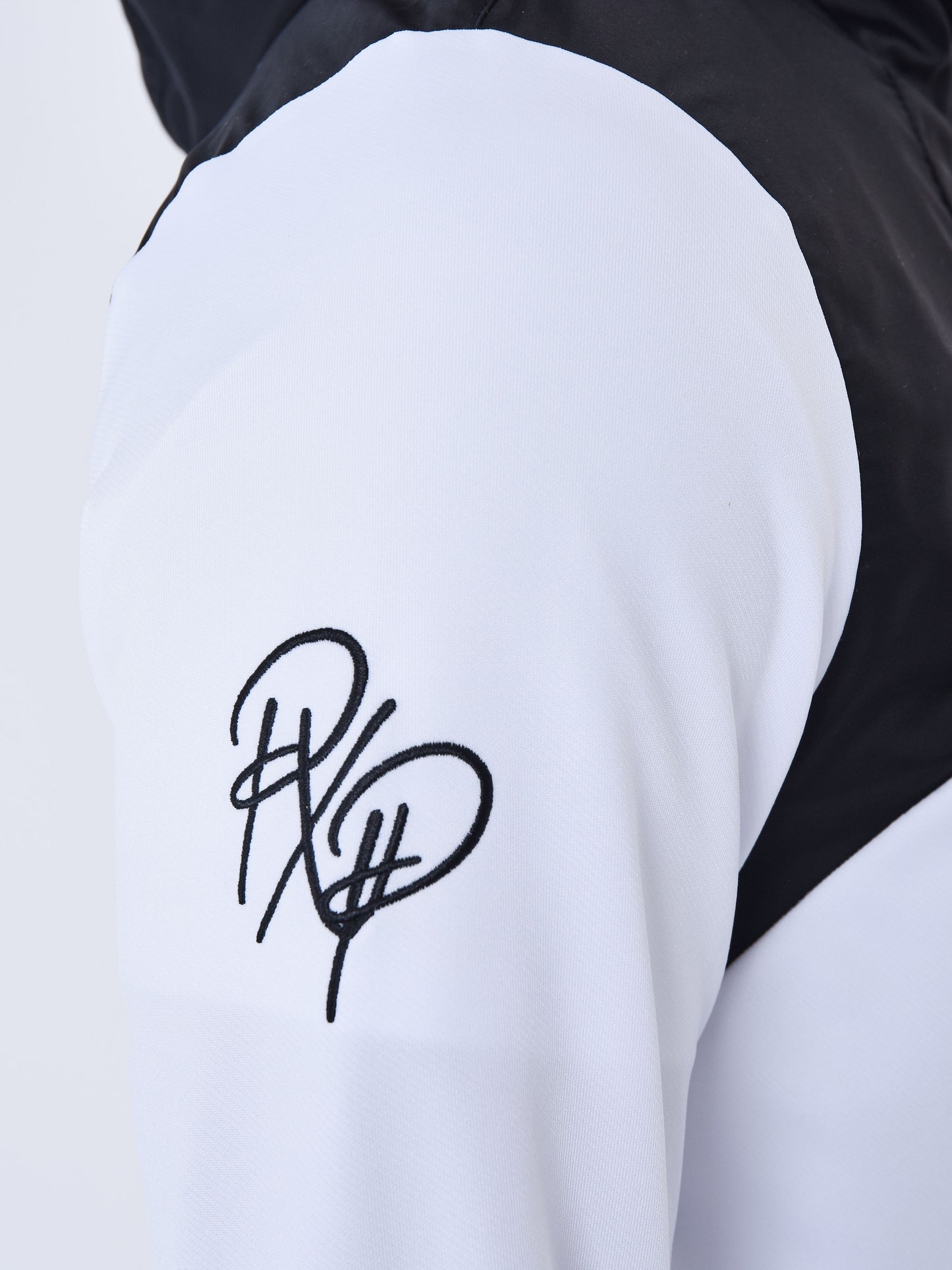 2322025-blanc-detailshot