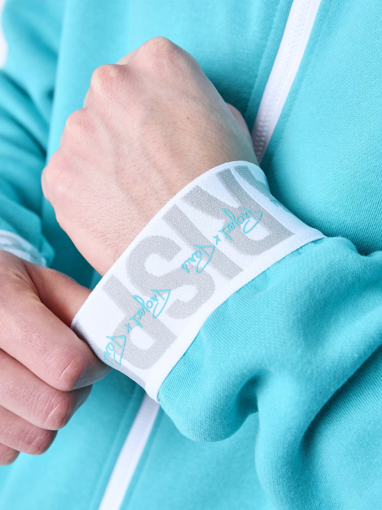 2333104-cyan