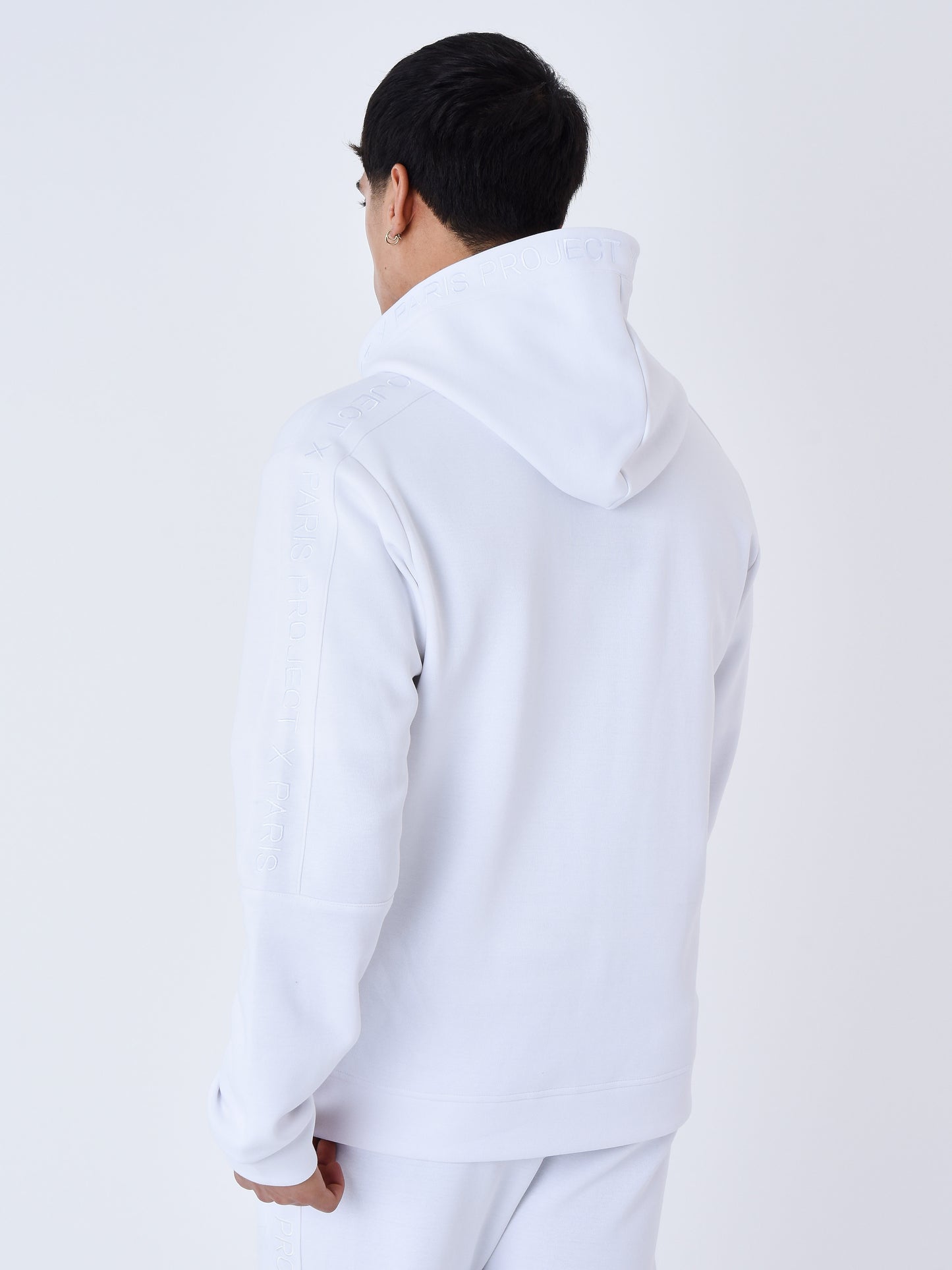 2333108-1-blanc