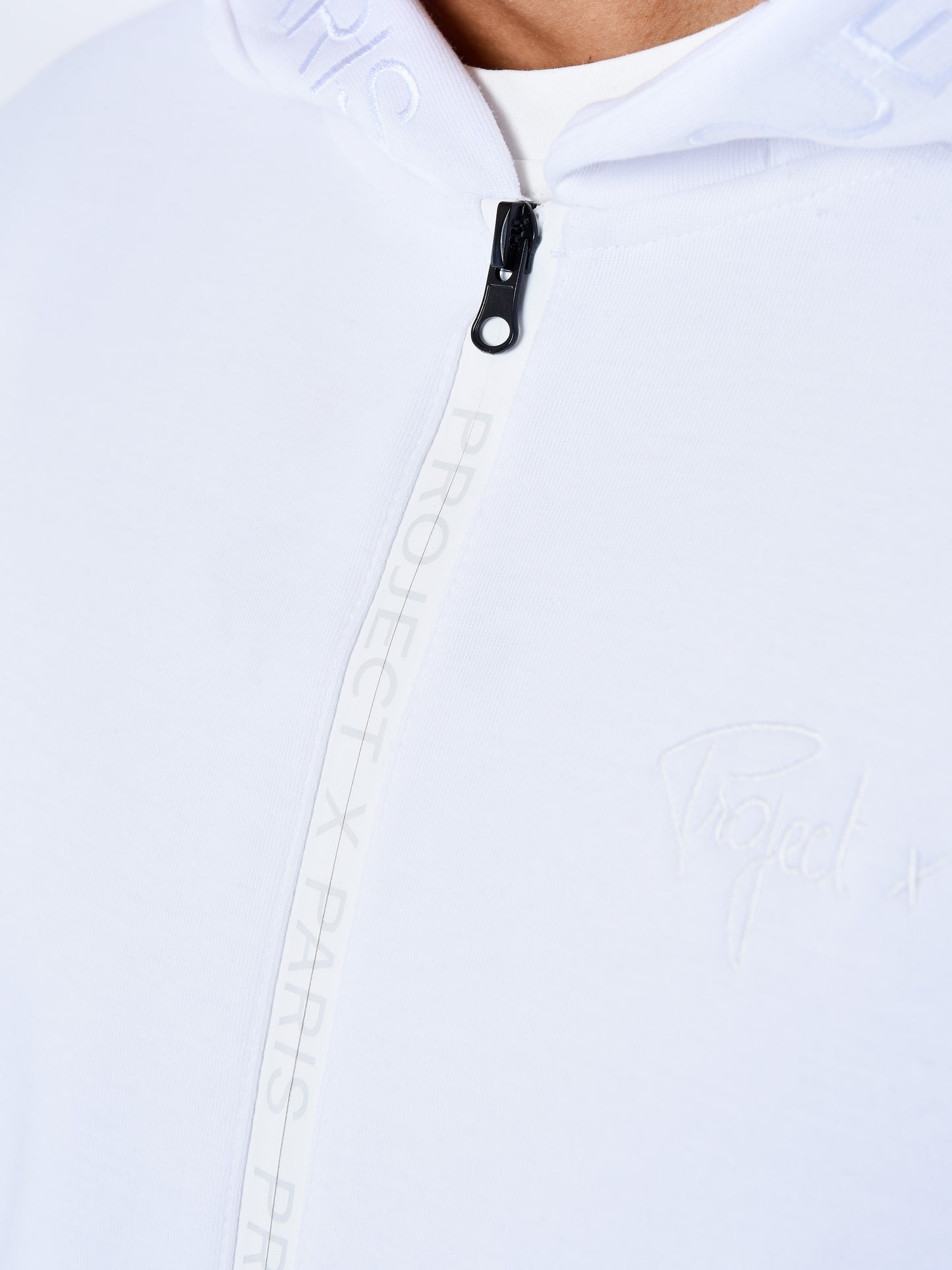 2333108-1-blanc