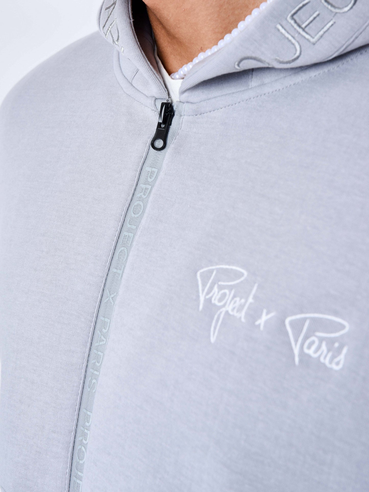 2333108-1-gris-clair