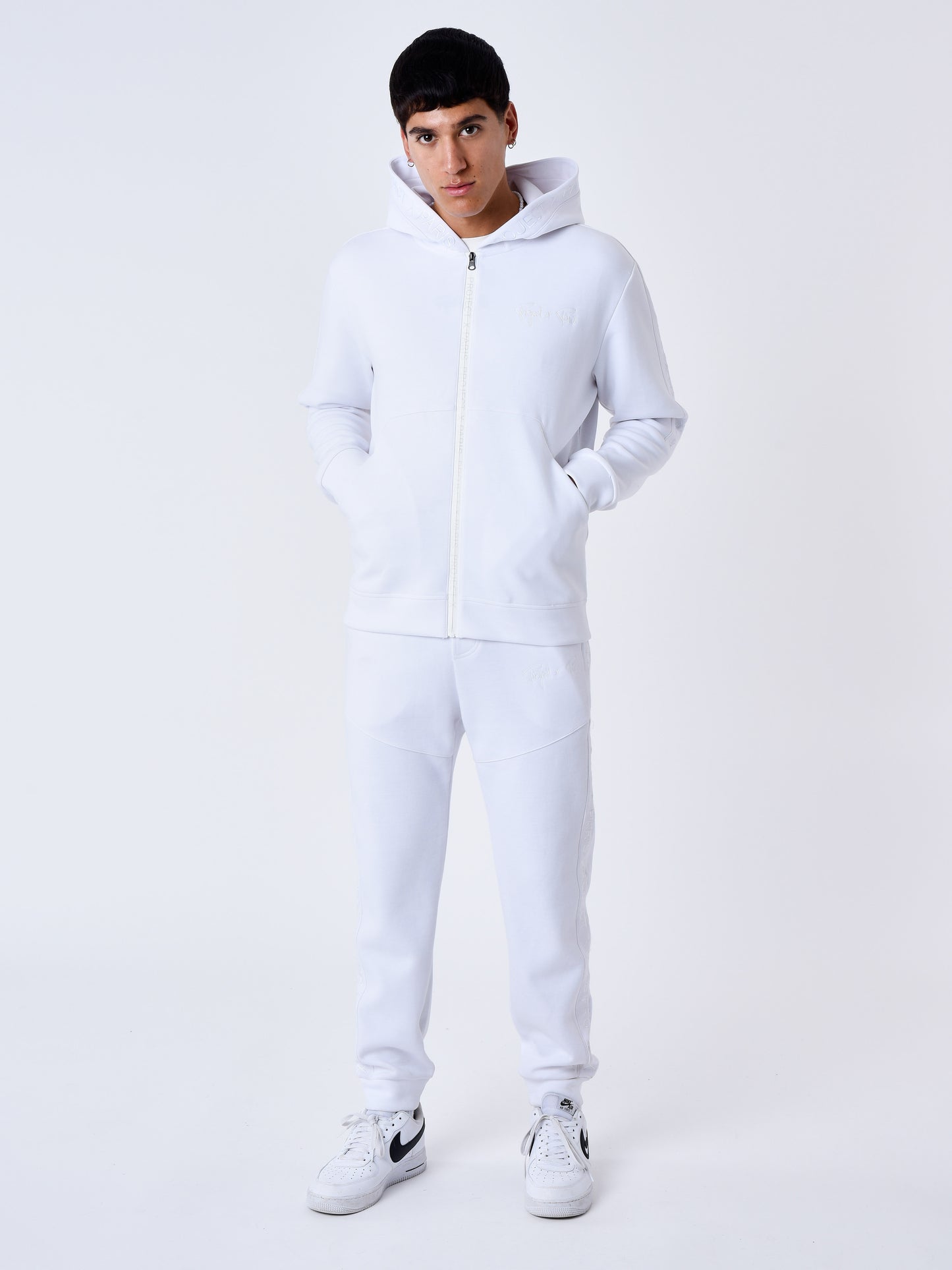 2333108-1-blanc
