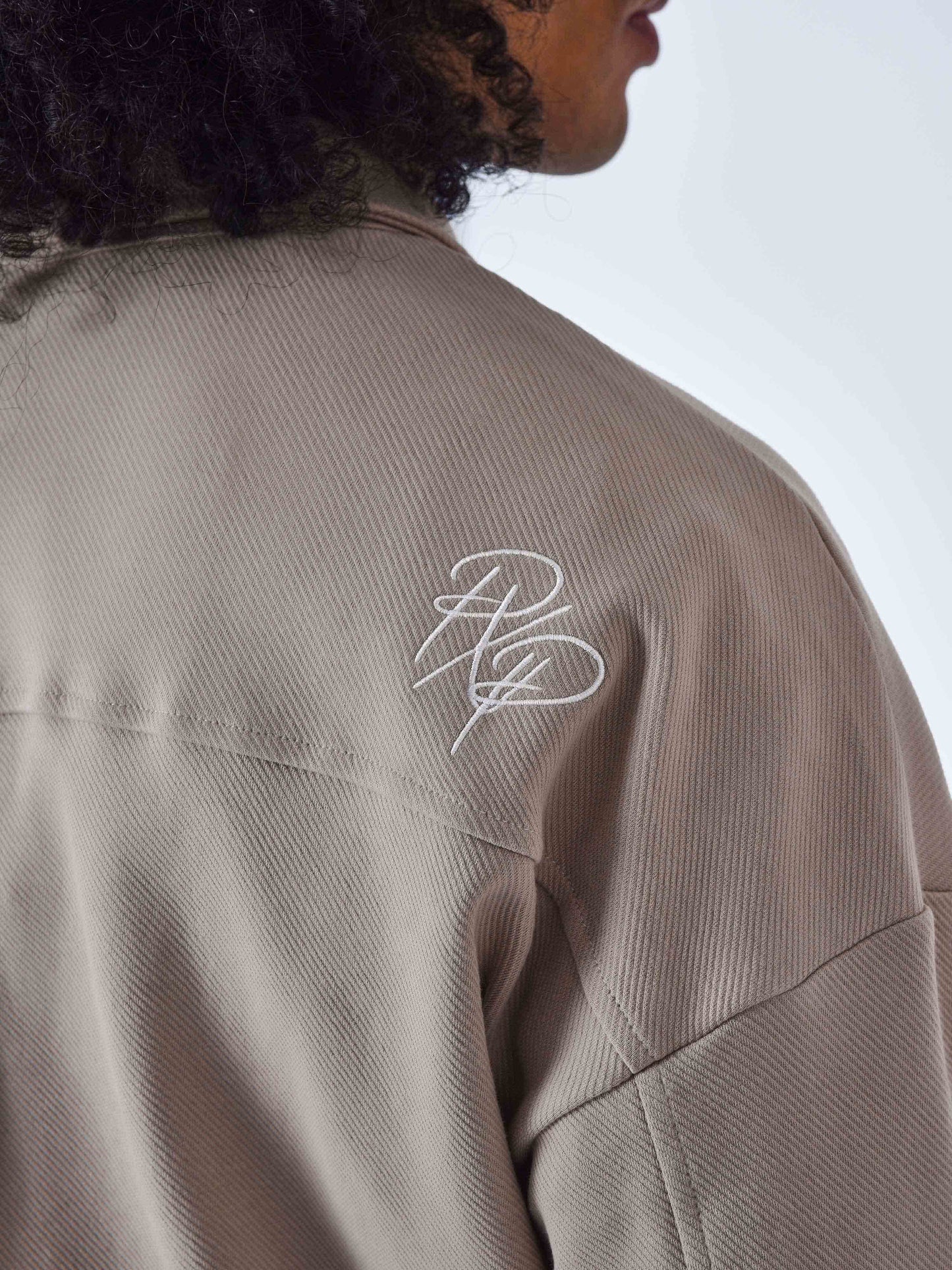 2333118-beige