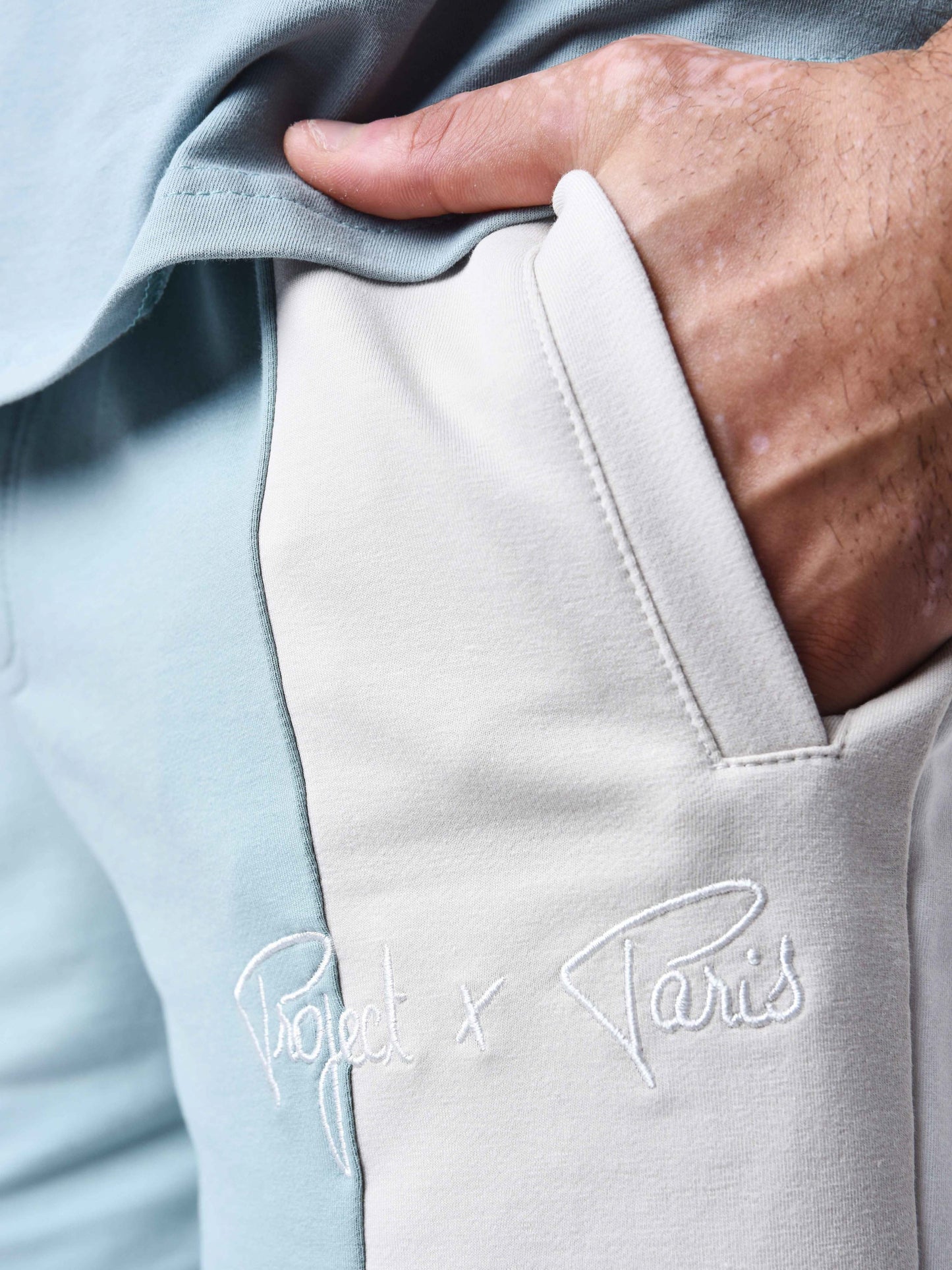 2340012-bleu-vert-detailshot