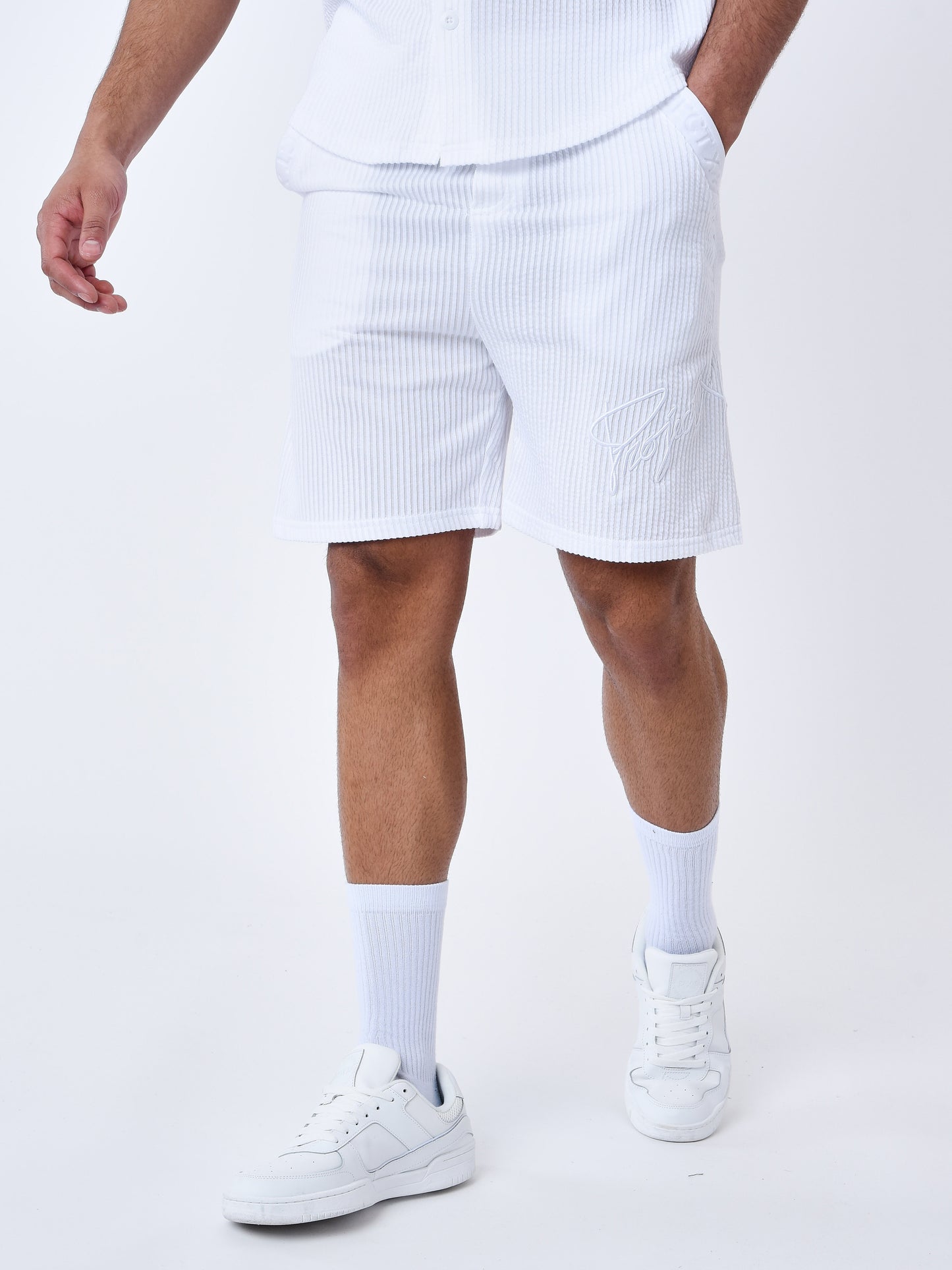 2340031-blanc
