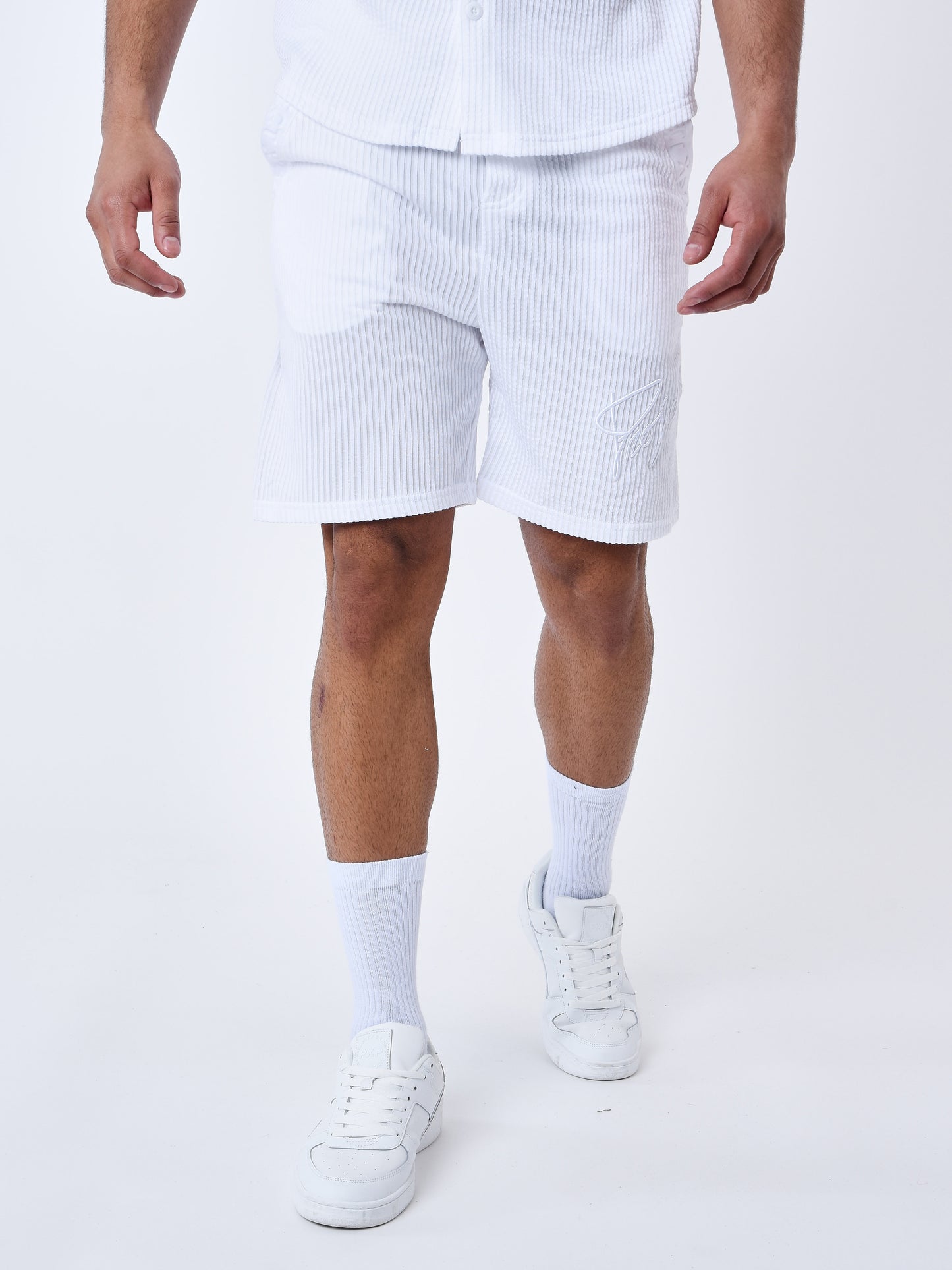 2340031-blanc