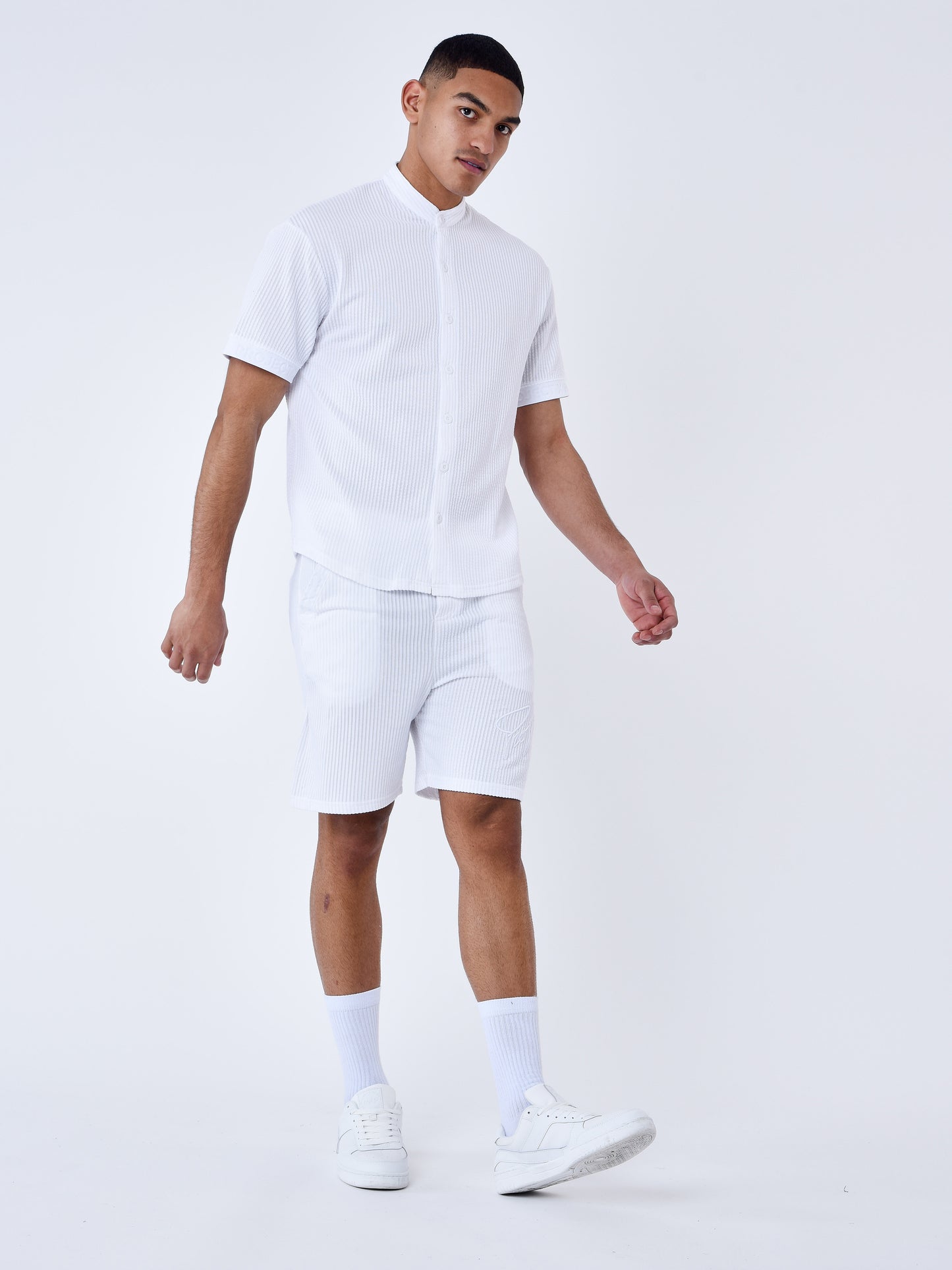 2340031-blanc