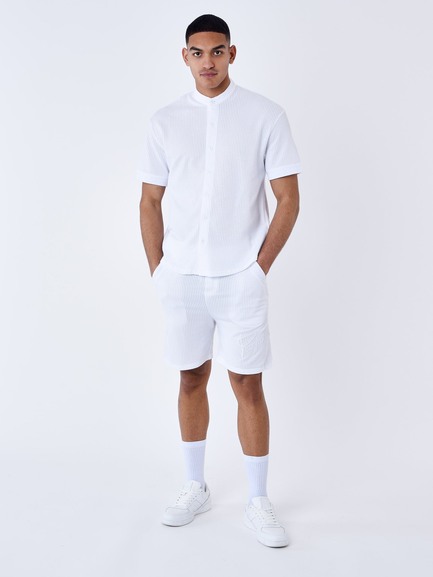 2340031-blanc