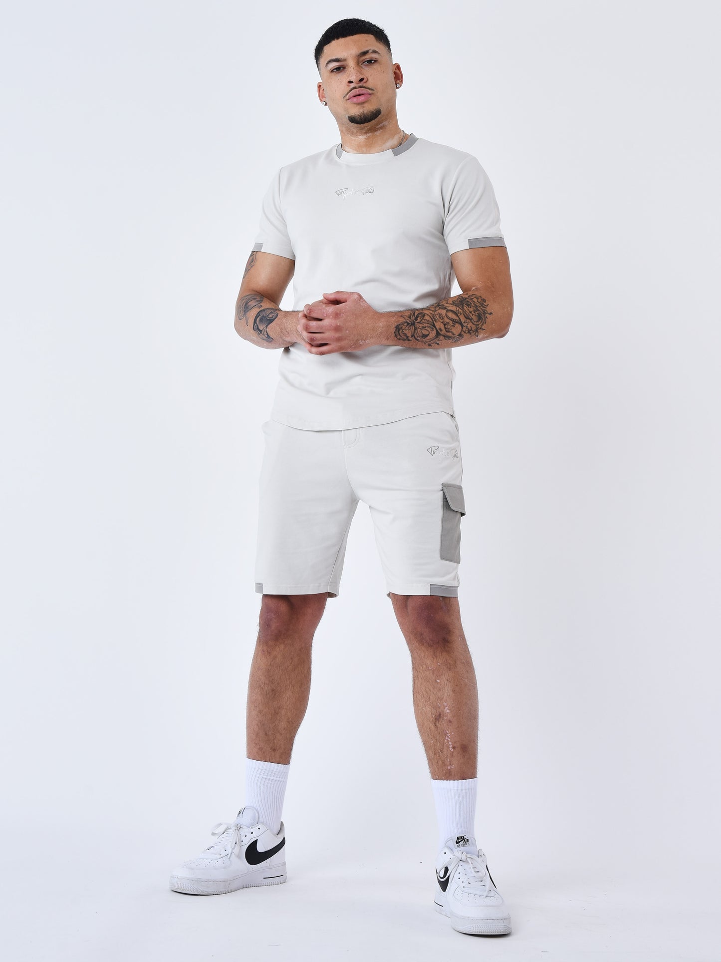 2340035-greige-modelshot