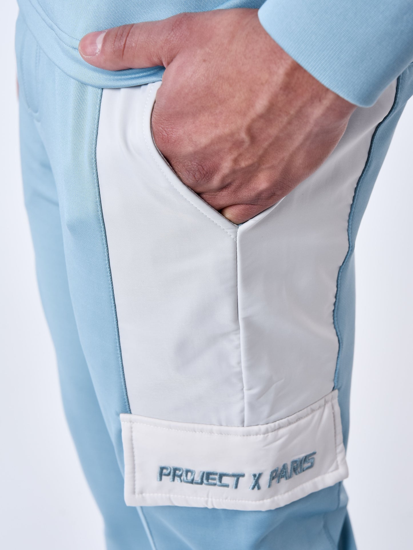 2344025-bleu-gris-detailshot
