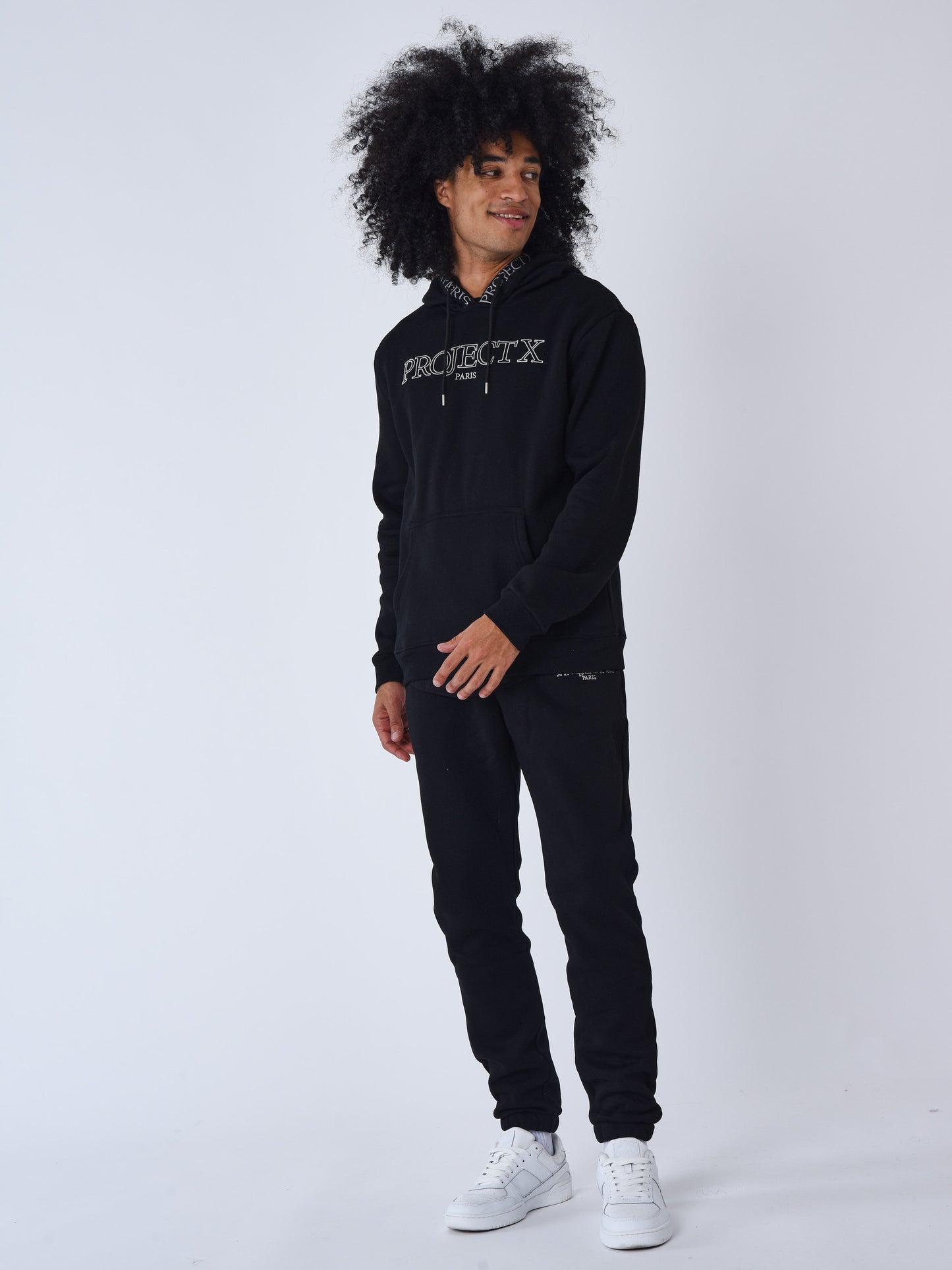 2344030-noir-modelshot