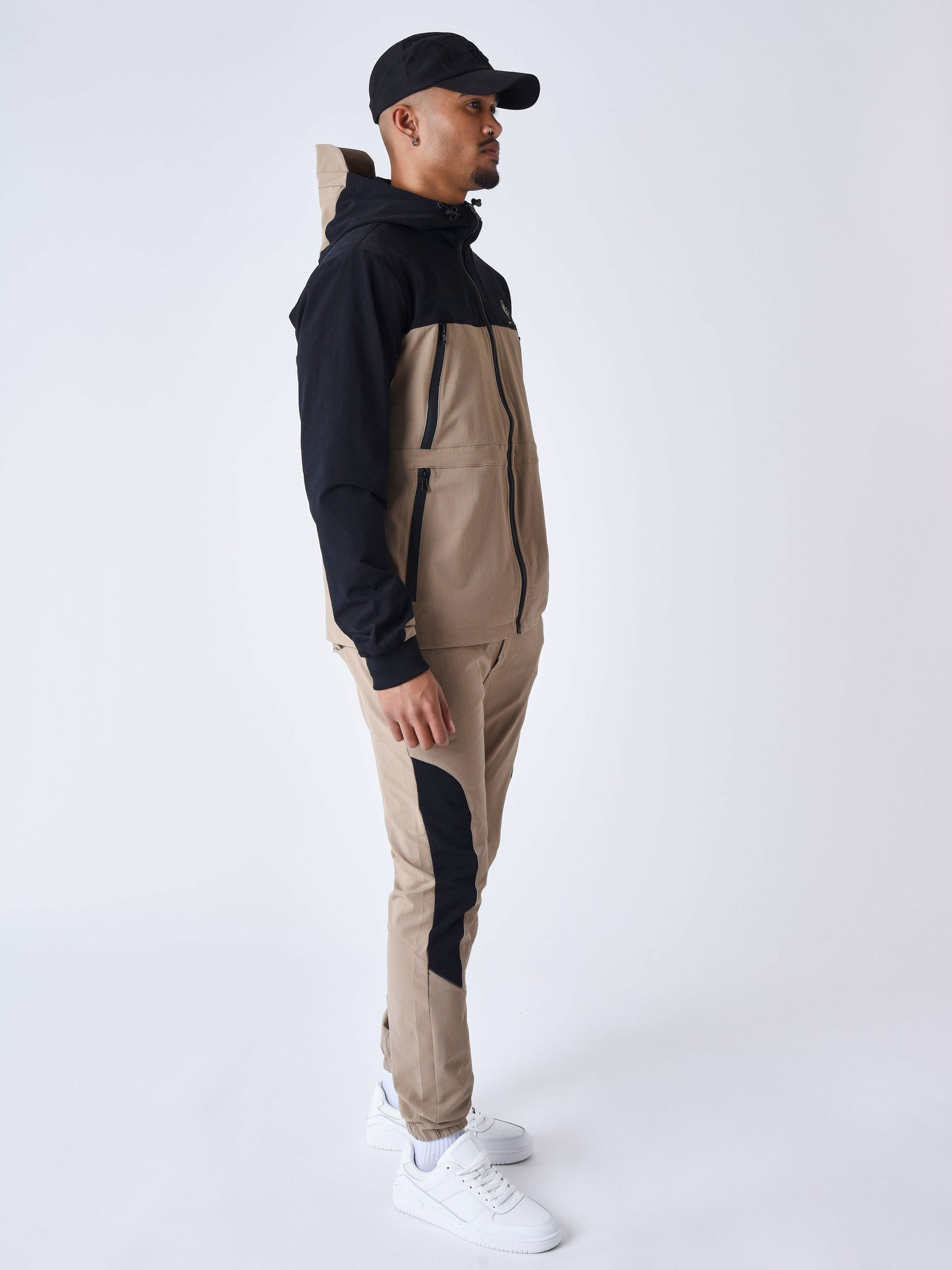 2444125-beige
