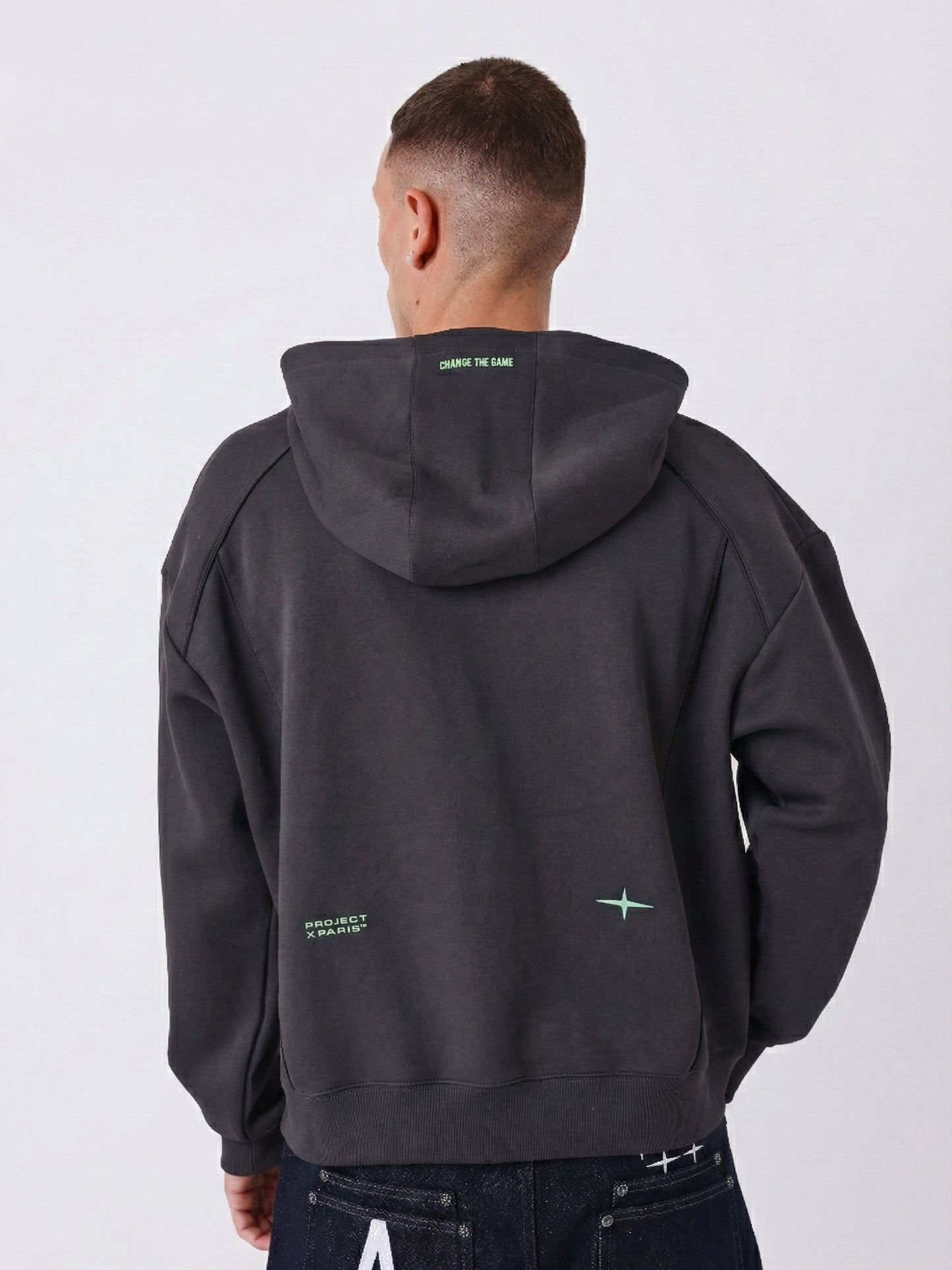 Sweatshirt com capuz e logo termorreativo