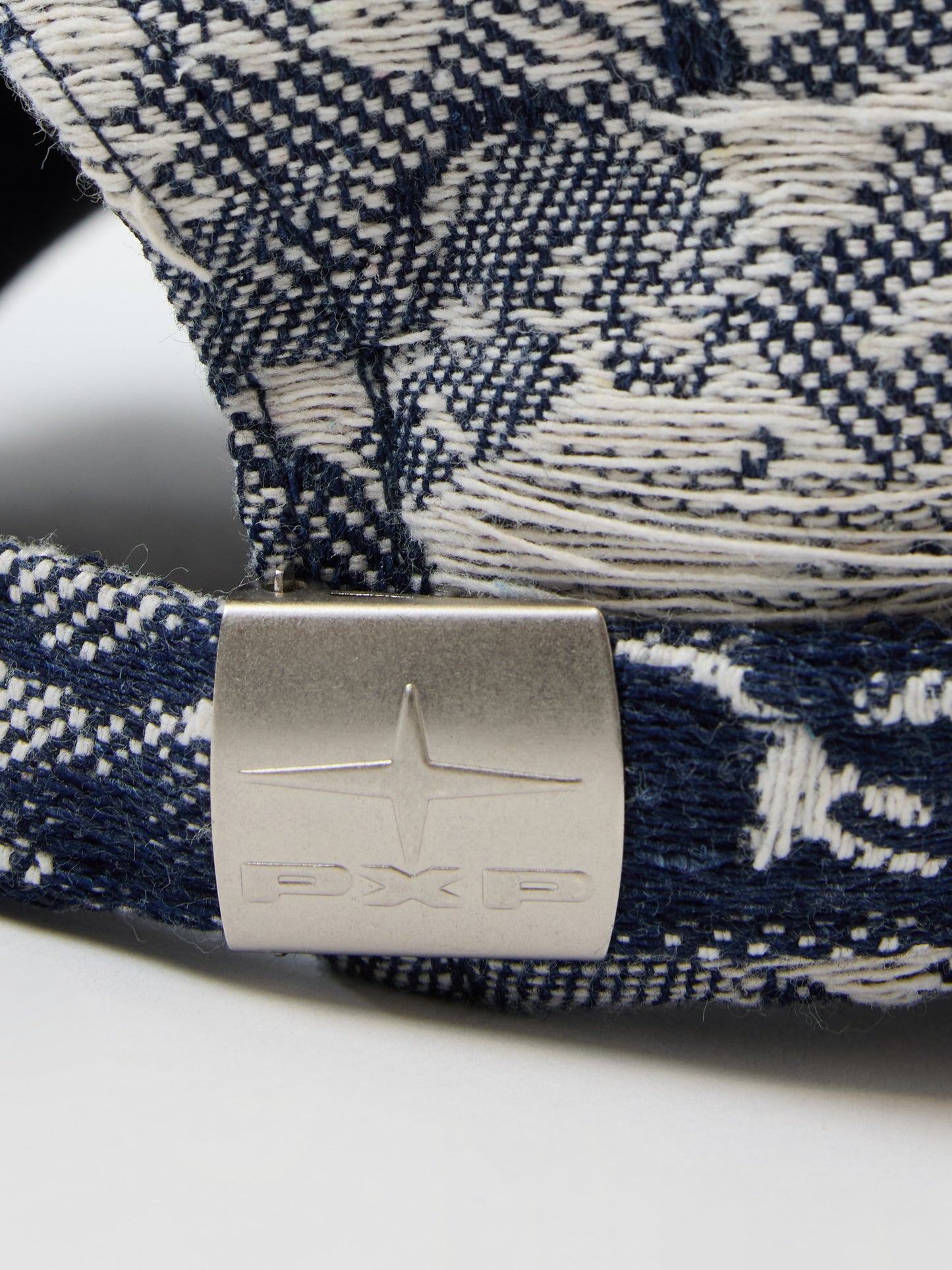 casquette-a-motif-abstrait-bleu