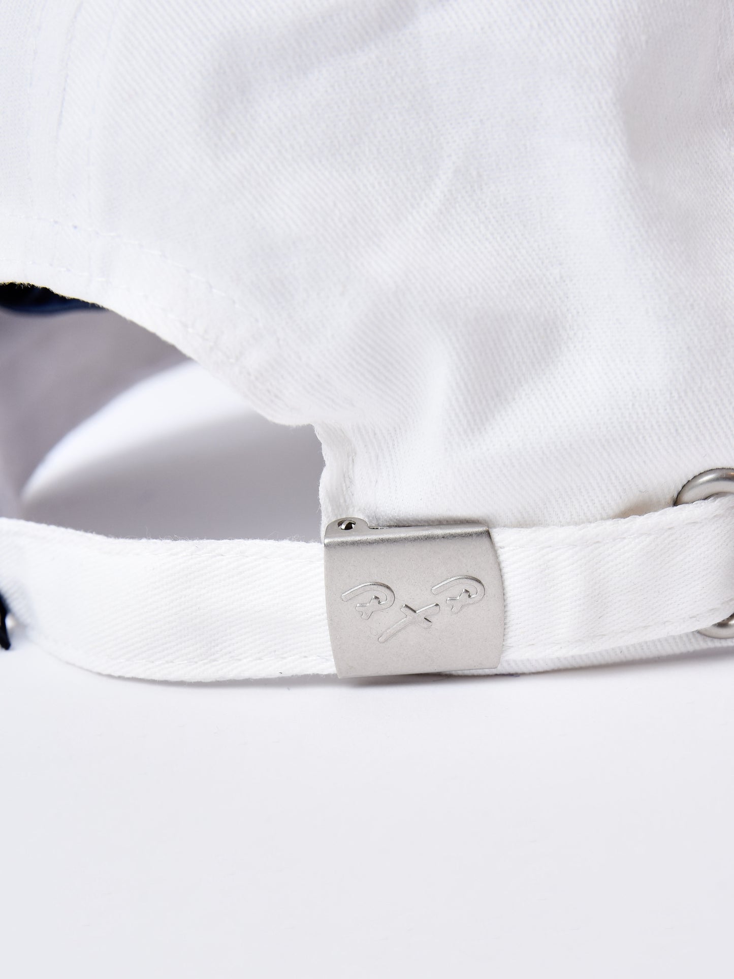casquette-ajustable-unisexe-coeur-brise-blanc-casse