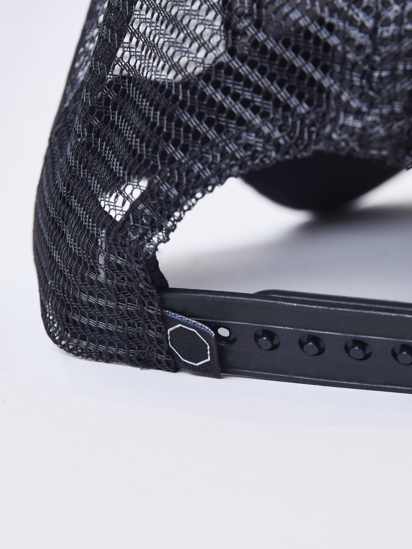 casquette-ajustable-unisexe-noir-detailshot