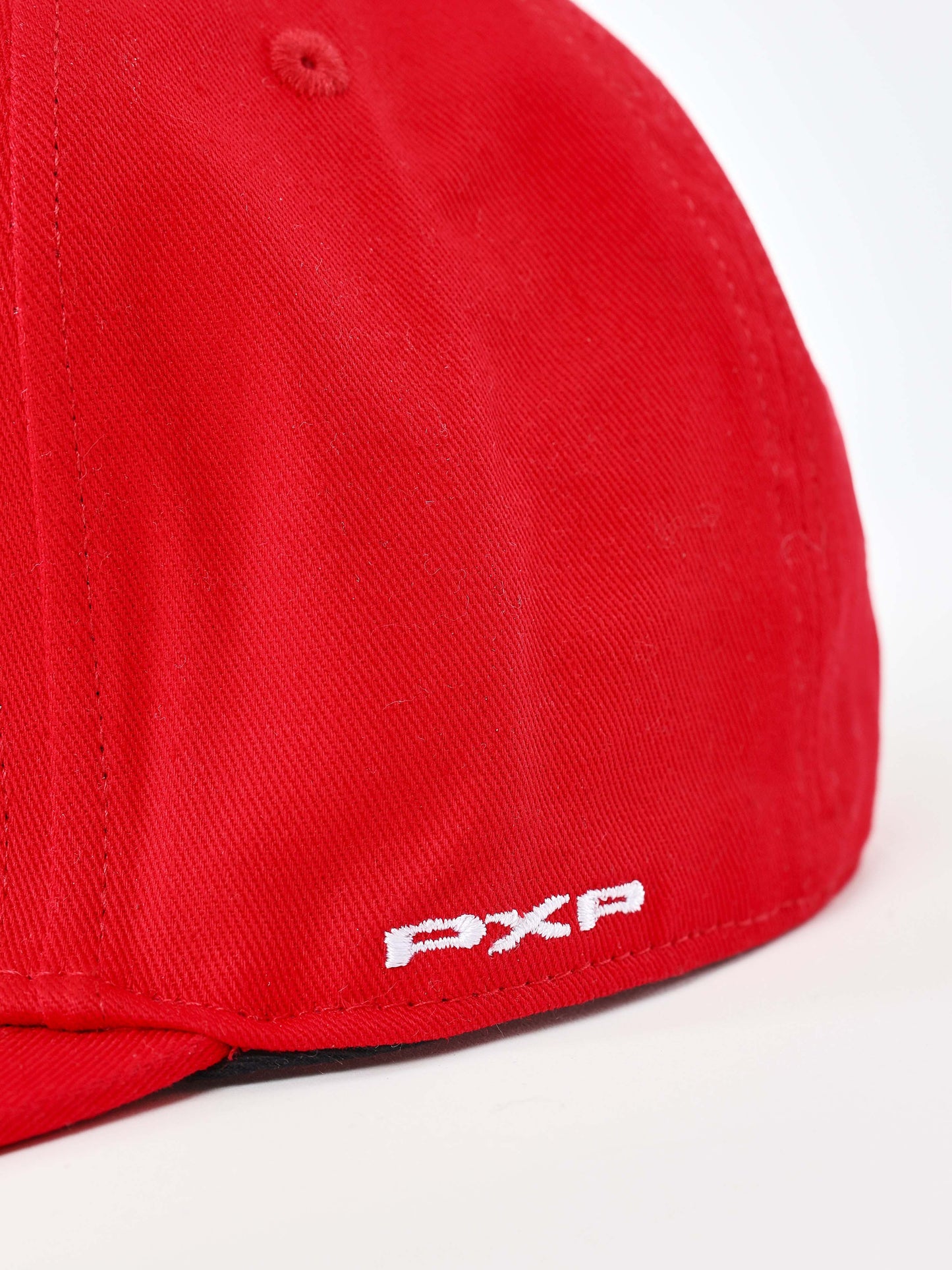 casquette-polaris-rouge-detailshot