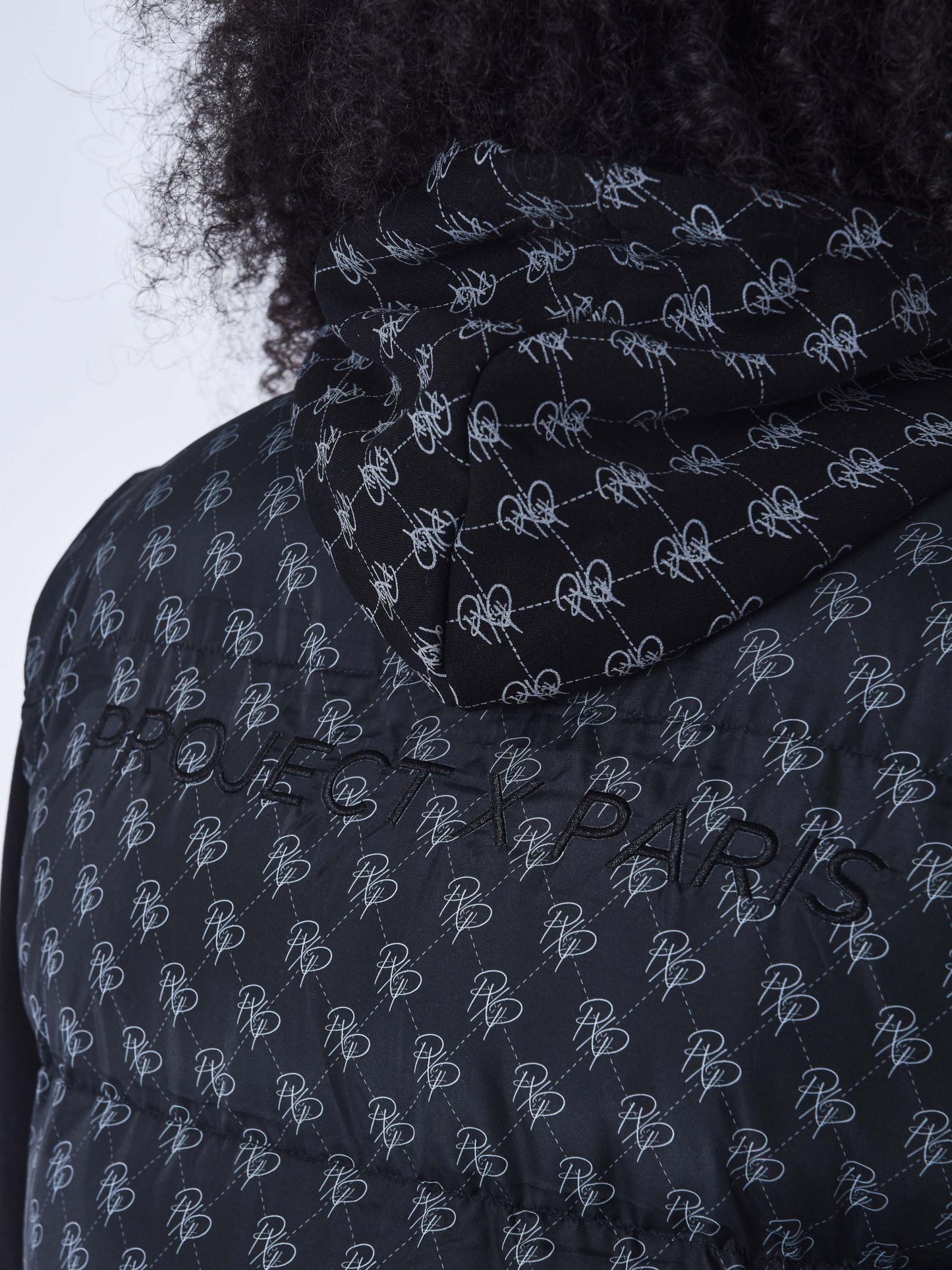 doudoune-sans-manches-all-over-monogramme-noir