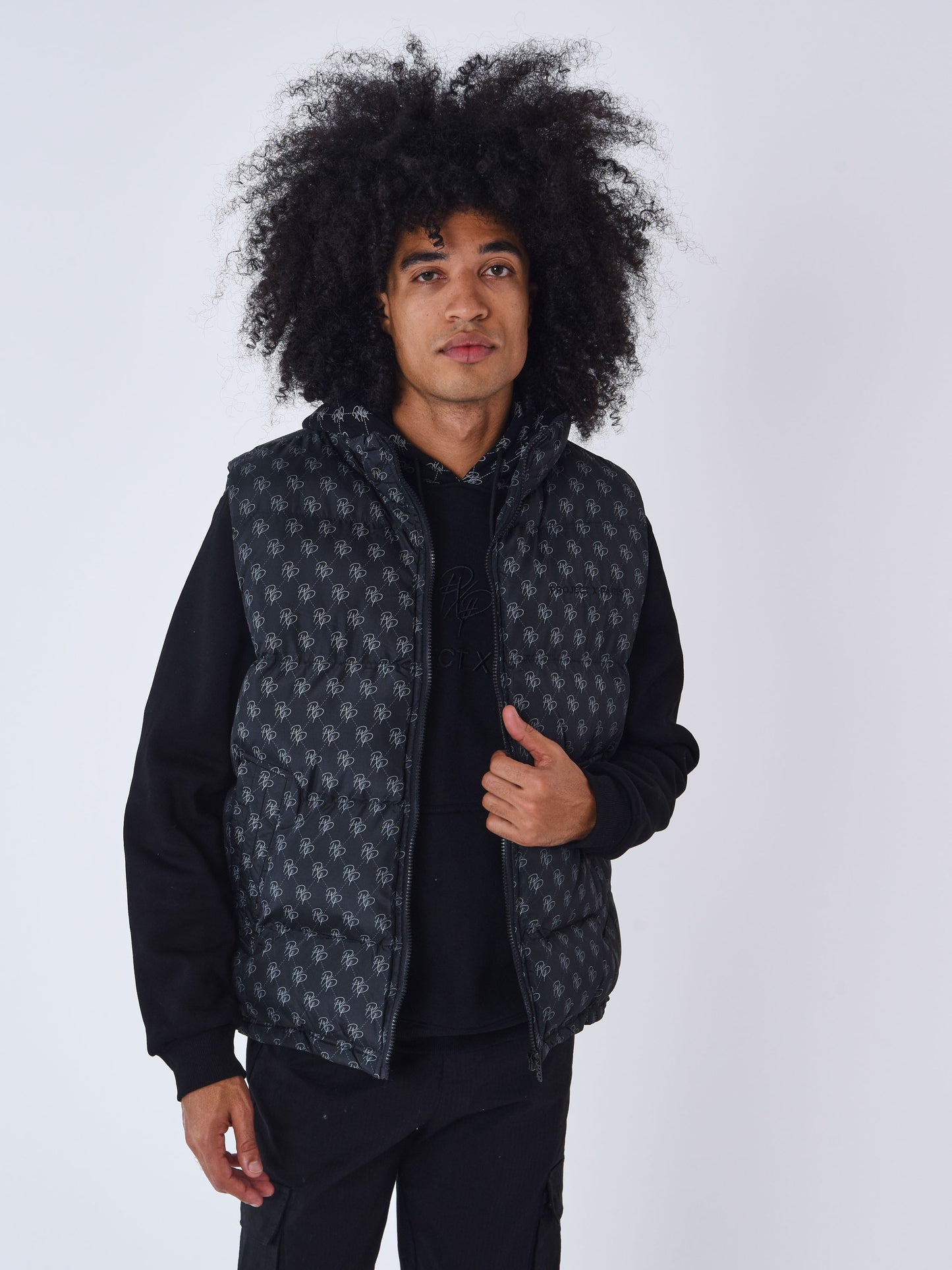 doudoune-sans-manches-all-over-monogramme-noir
