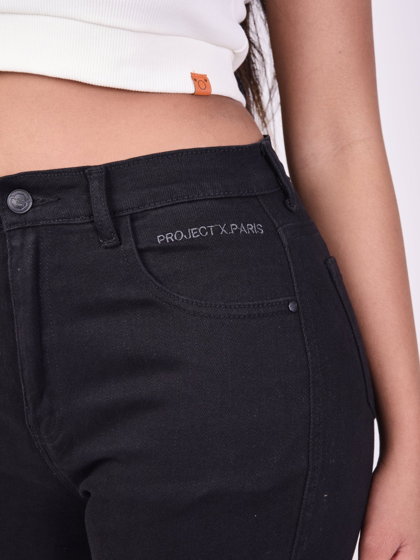 f2190023a-noir