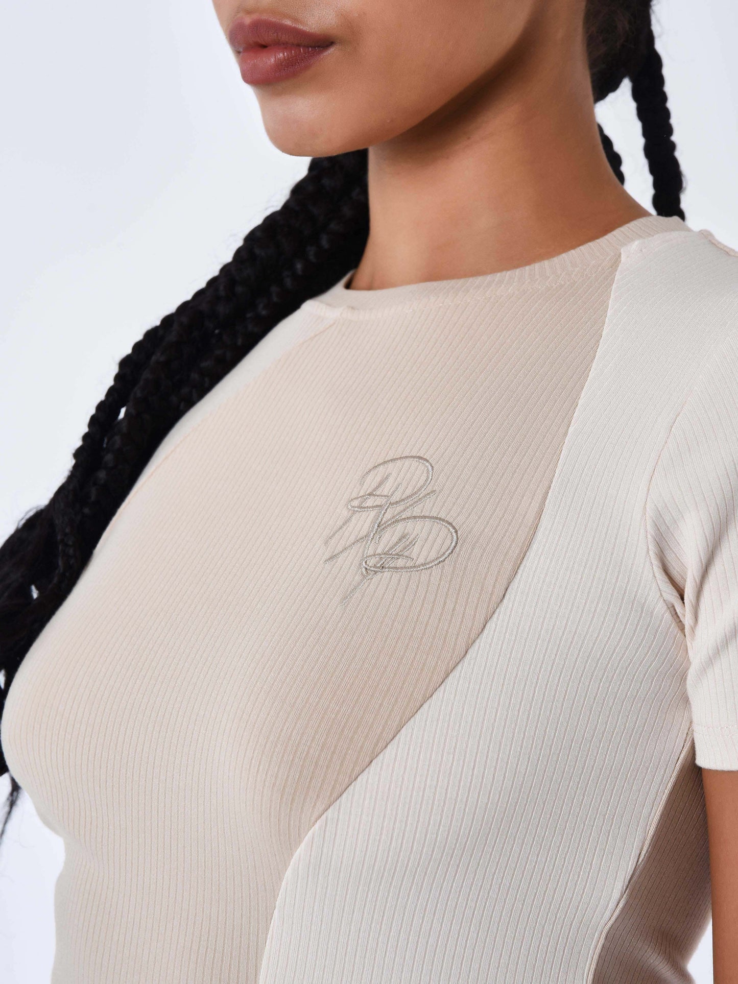 f231106-beige-modelshot