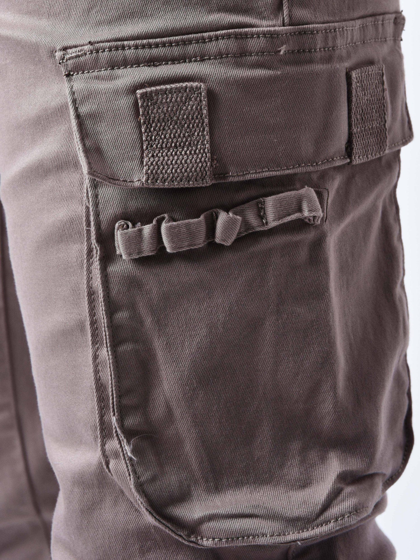 jean-cargo-poches-et-sangle-de-resserrement-en-bas-taupe