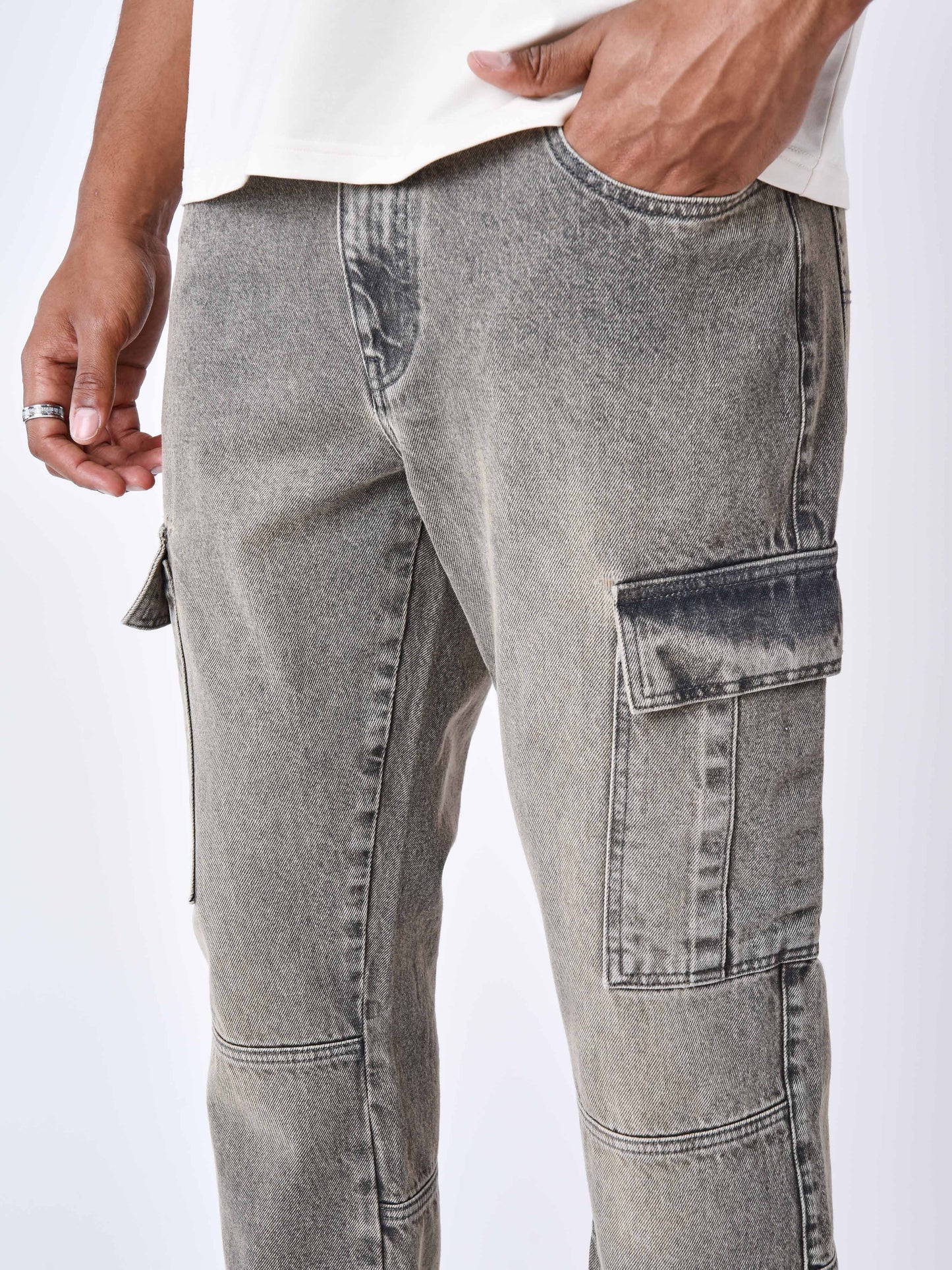 jeans-flare-a-decoupes-marron