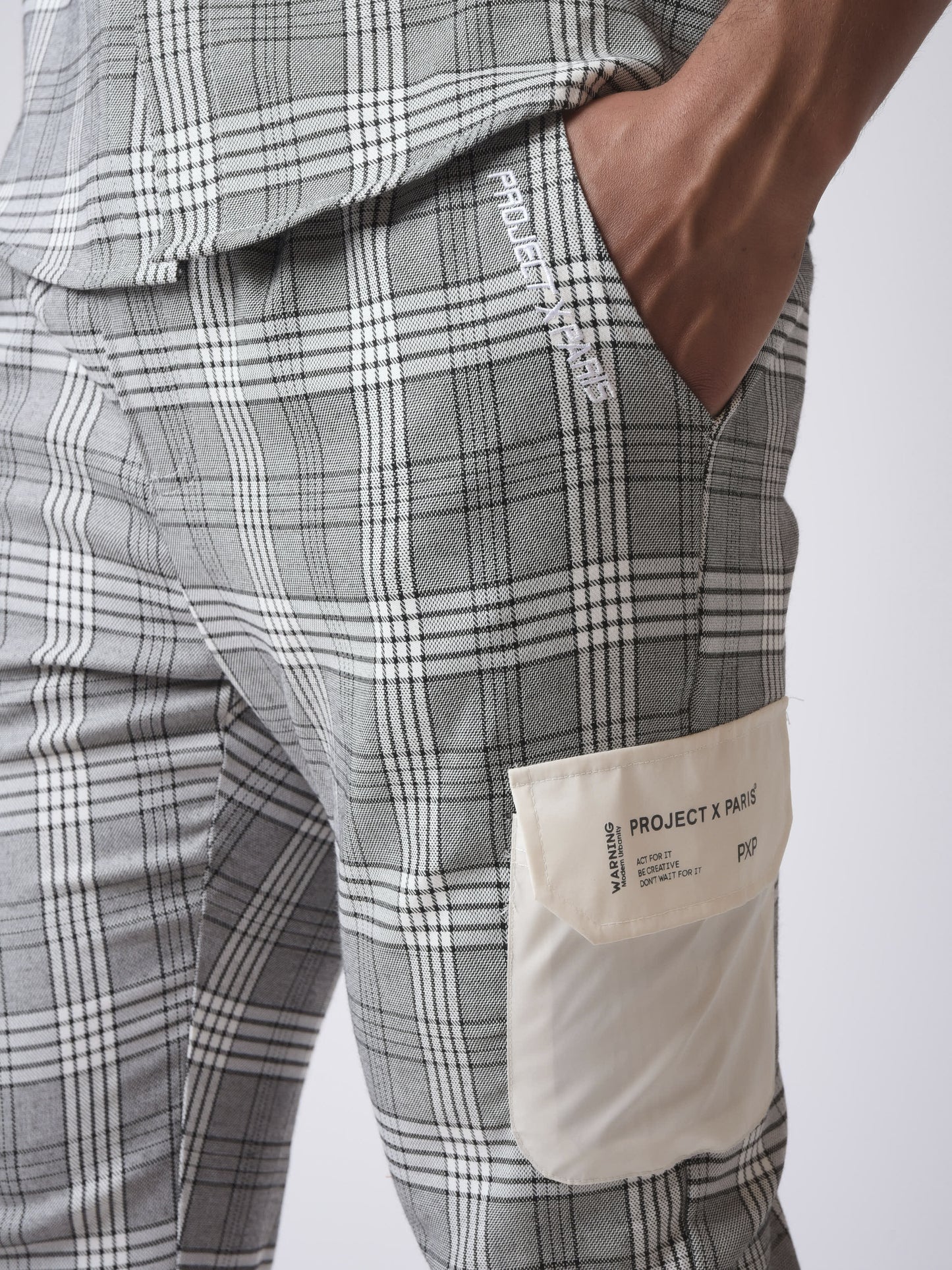 pantalon-a-carreaux-2040130-noir