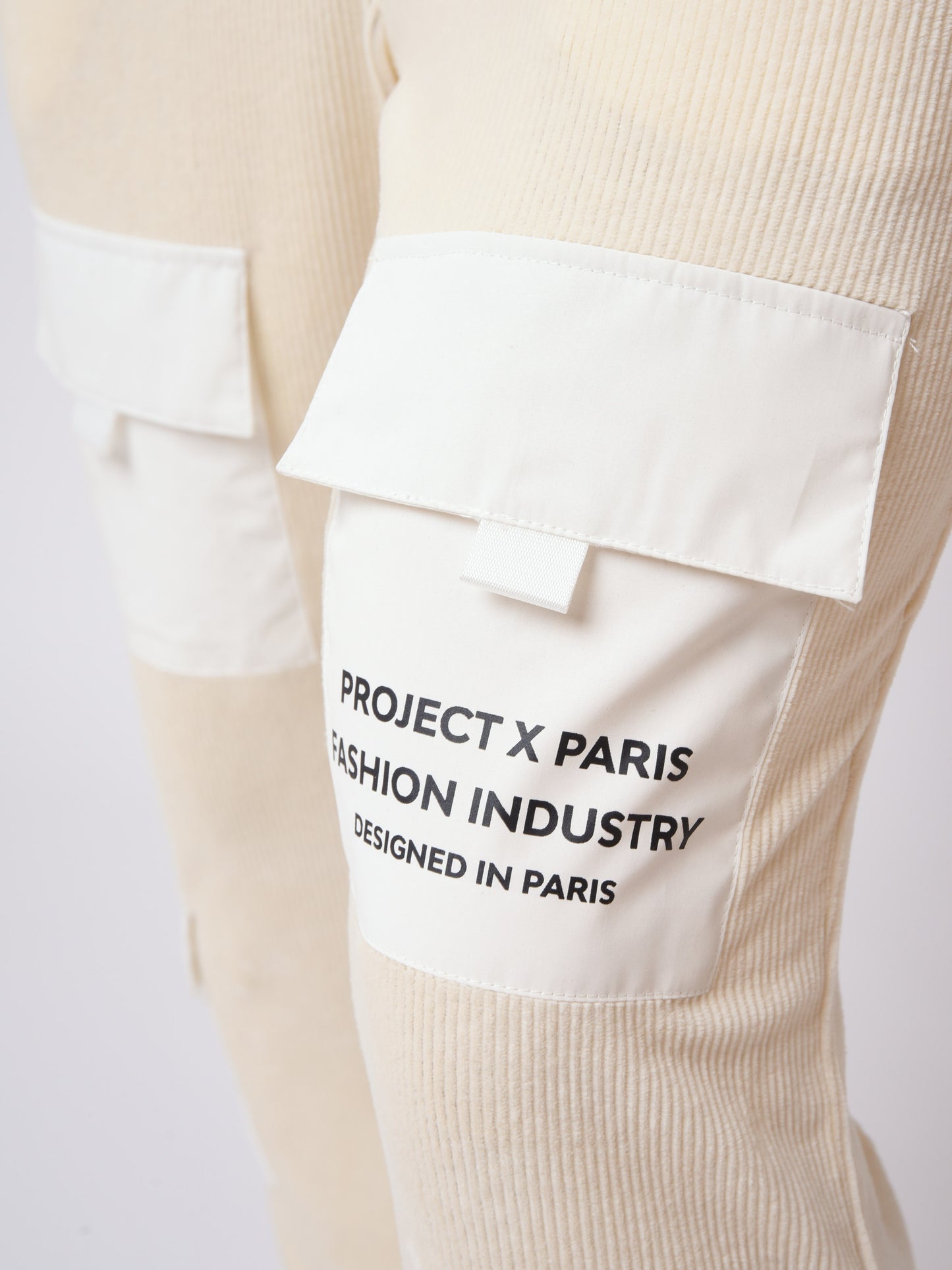 pantalon-en-velours-cotele-ivoire