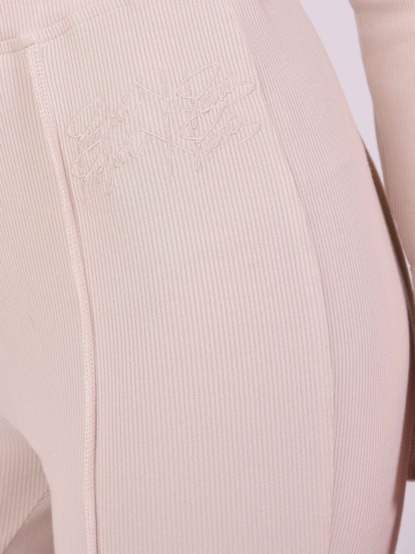 pantalon-moulant-coutures-apparentes-beige