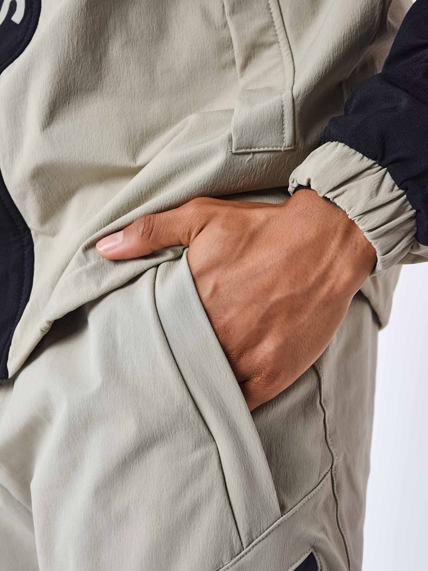 pantalon-techwear-beige