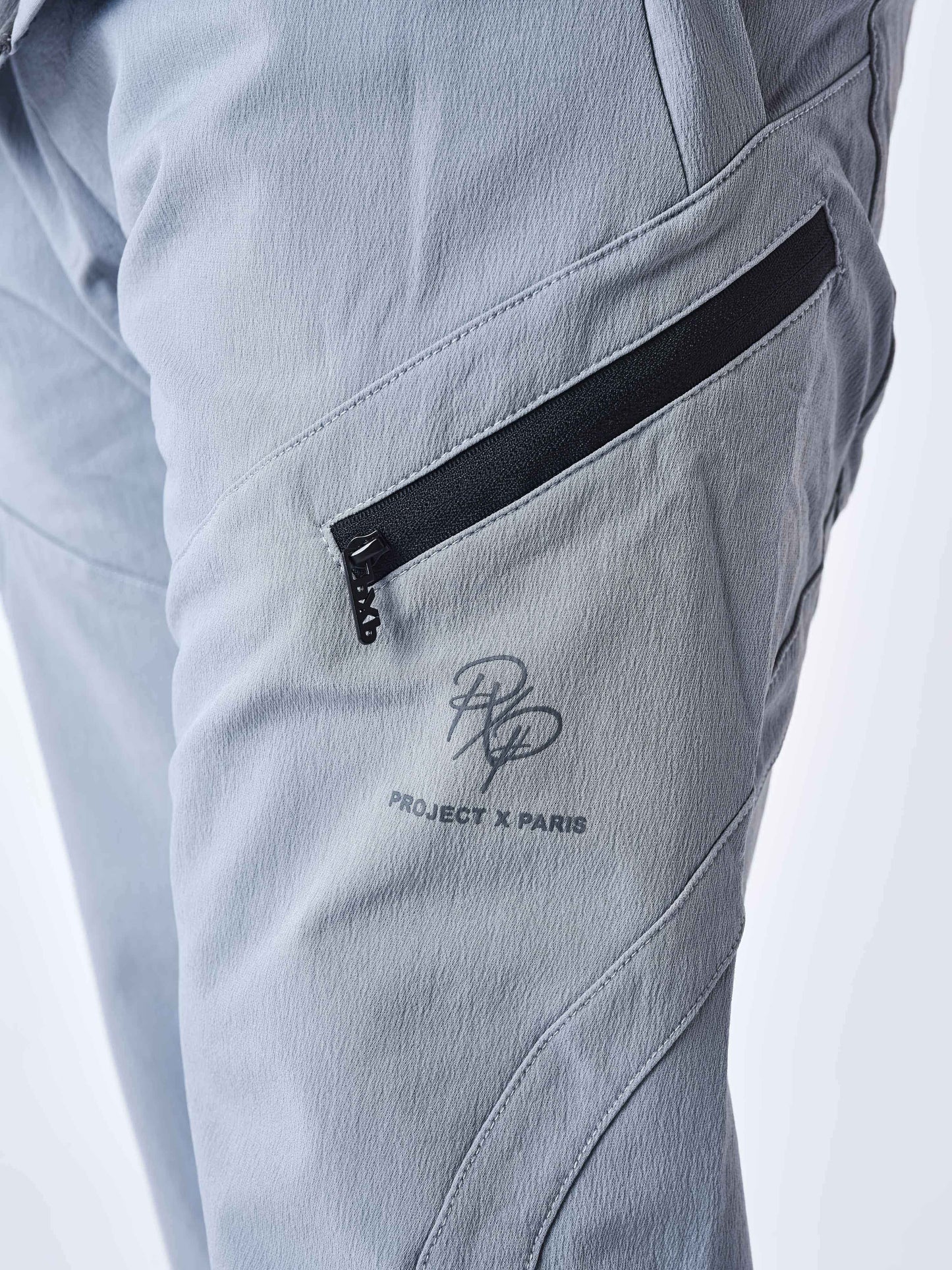 pantalon-techwear-gris-clair