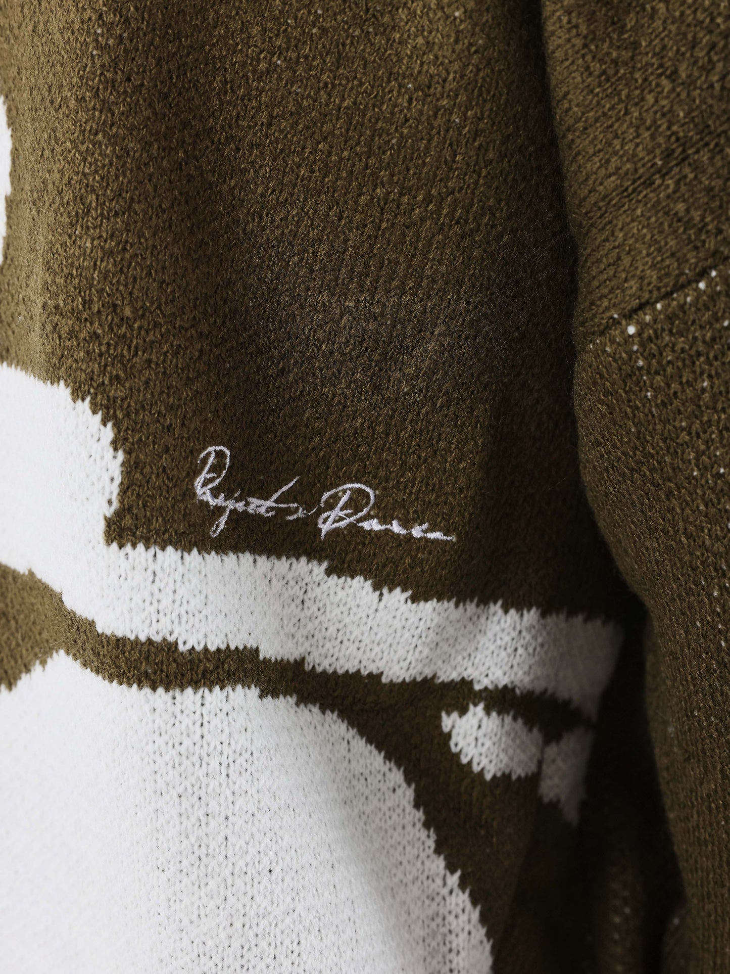 pull-papillon-olive-fonce-detailshot