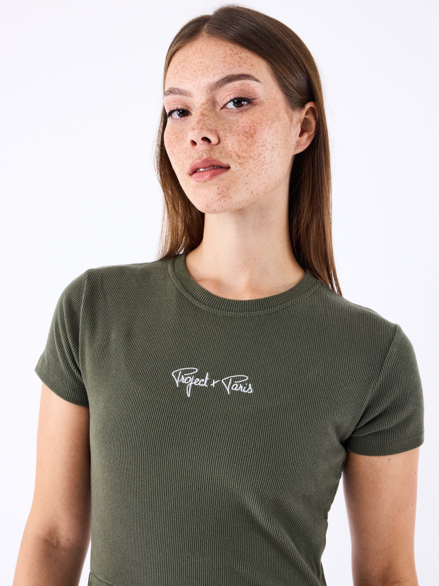 robe-cotelee-essentials-project-x-paris-olive-fonce-modelshot