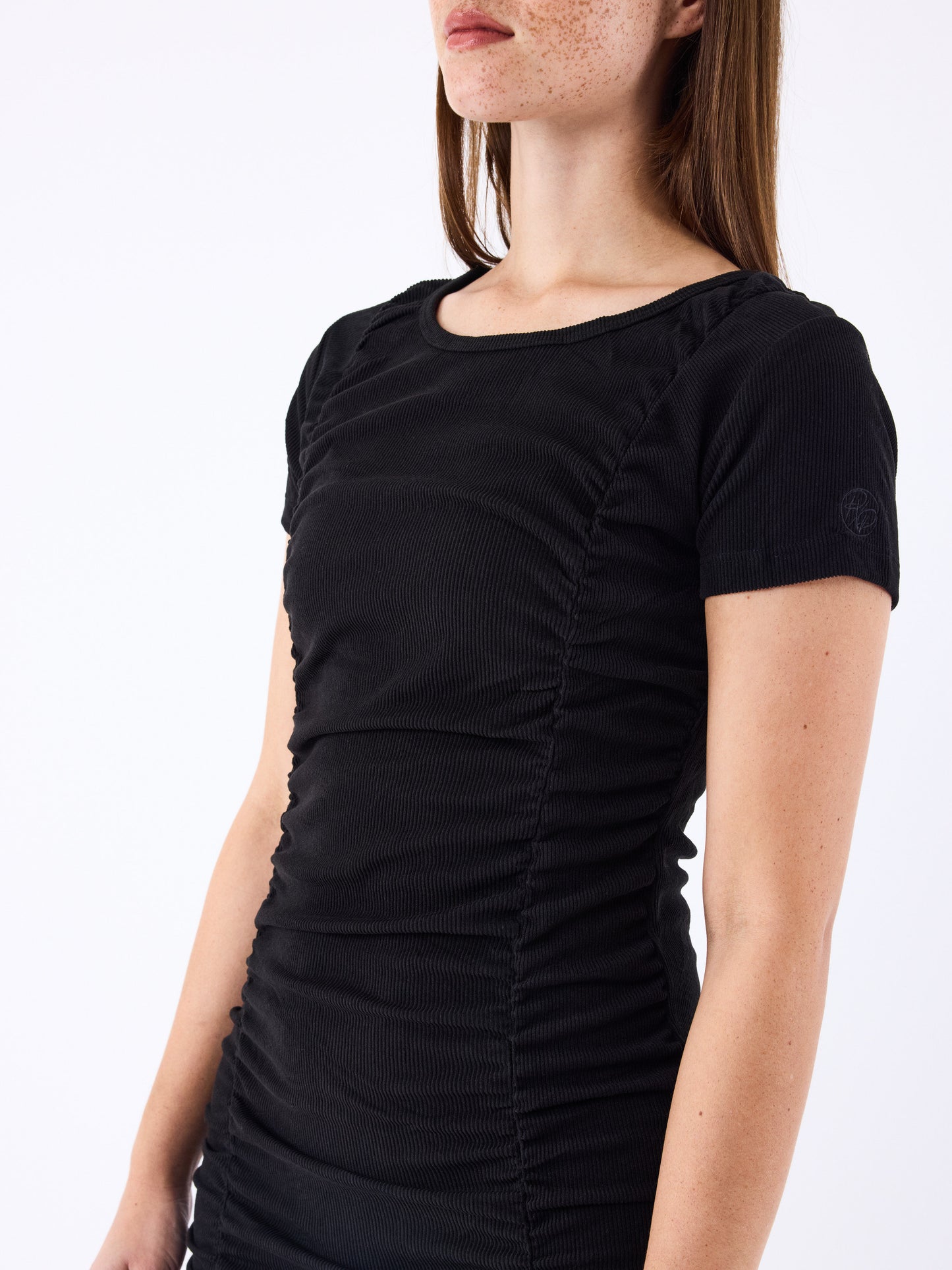 robe-froncee-noir