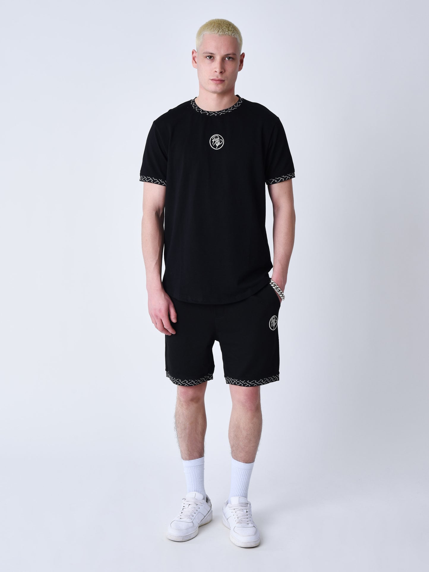 short-a-details-tisse-labyrinthe-noir