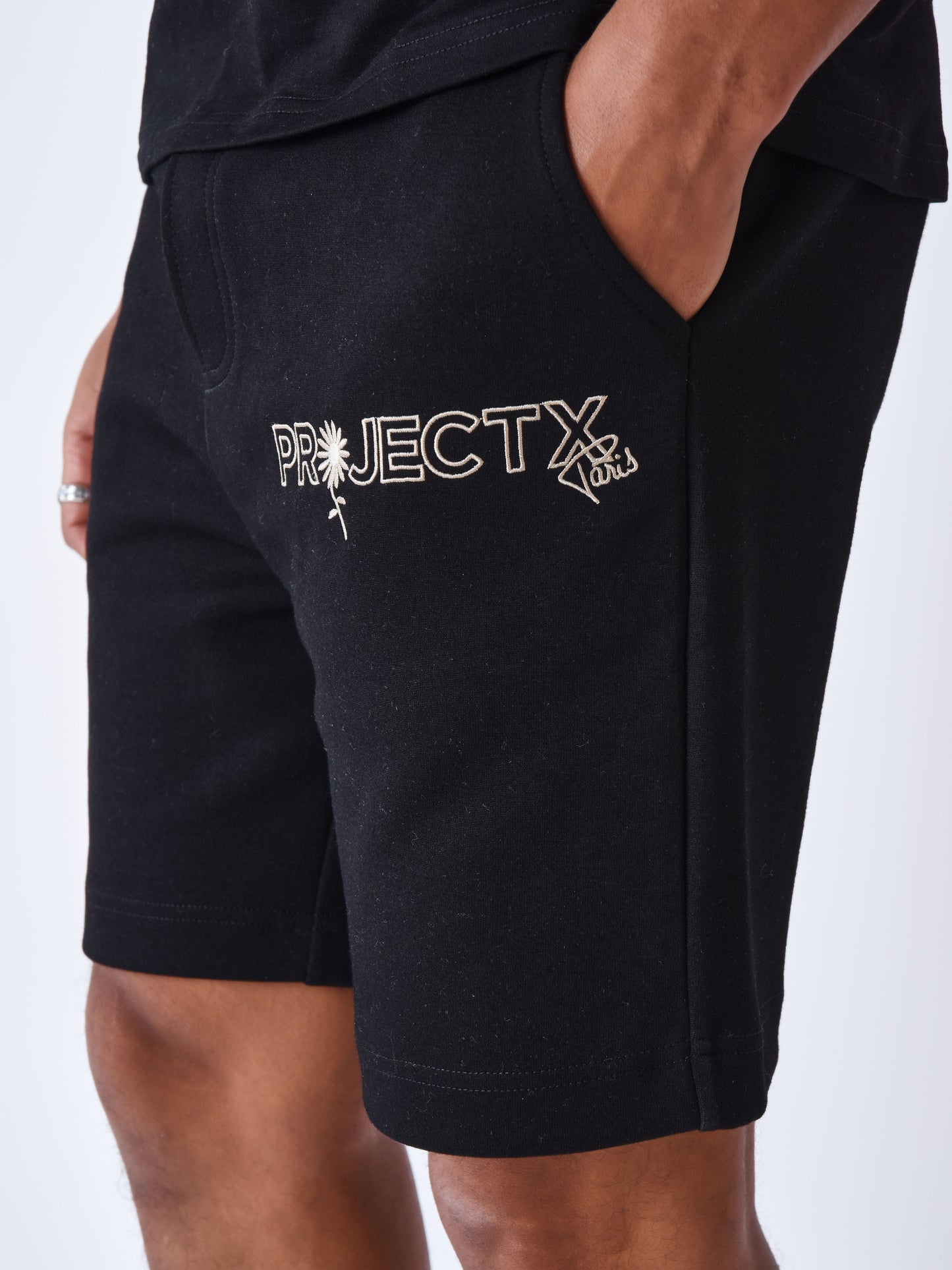 short-brode-daisy-noir-detailshot