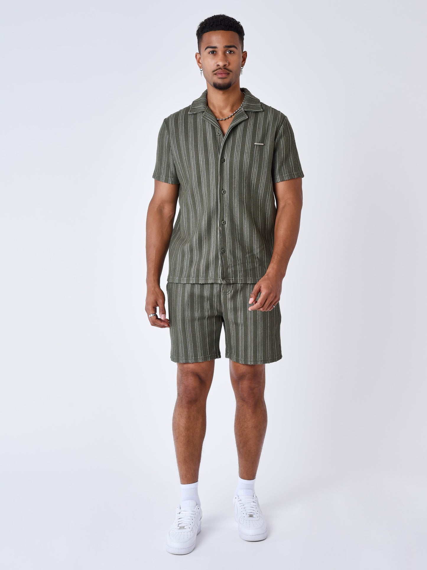 short-decontractee-en-maille-olive-fonce