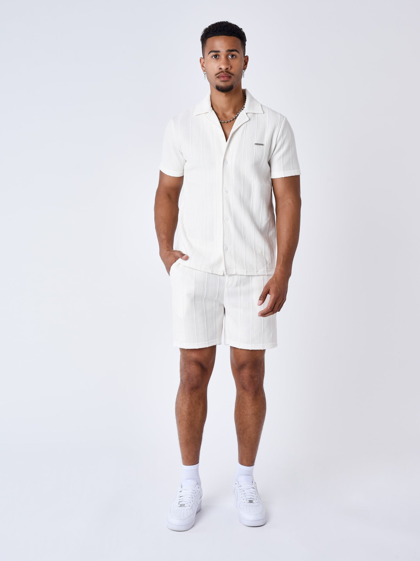 short-decontractee-en-maille-blanc-casse