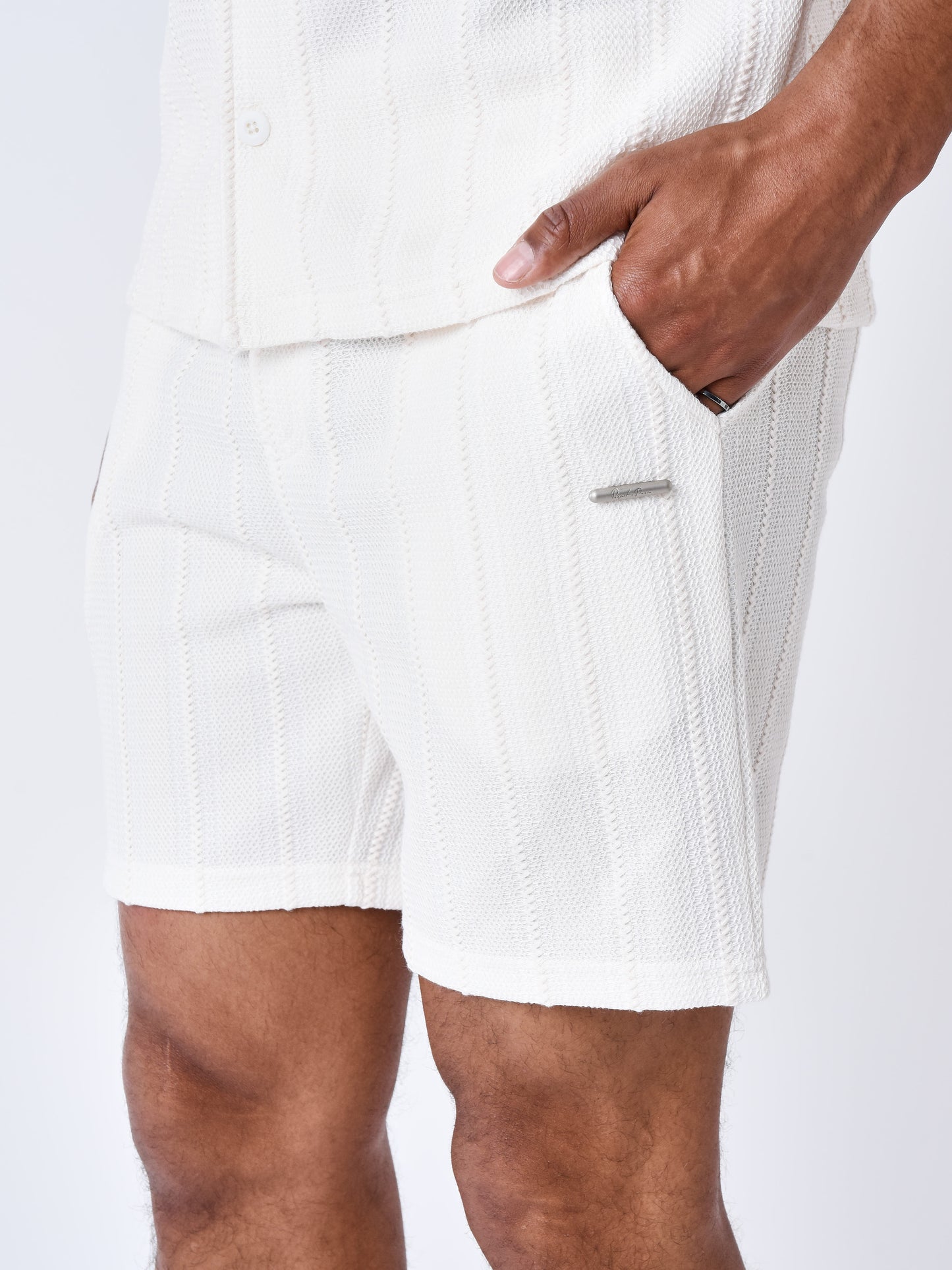 short-decontractee-en-maille-blanc-casse