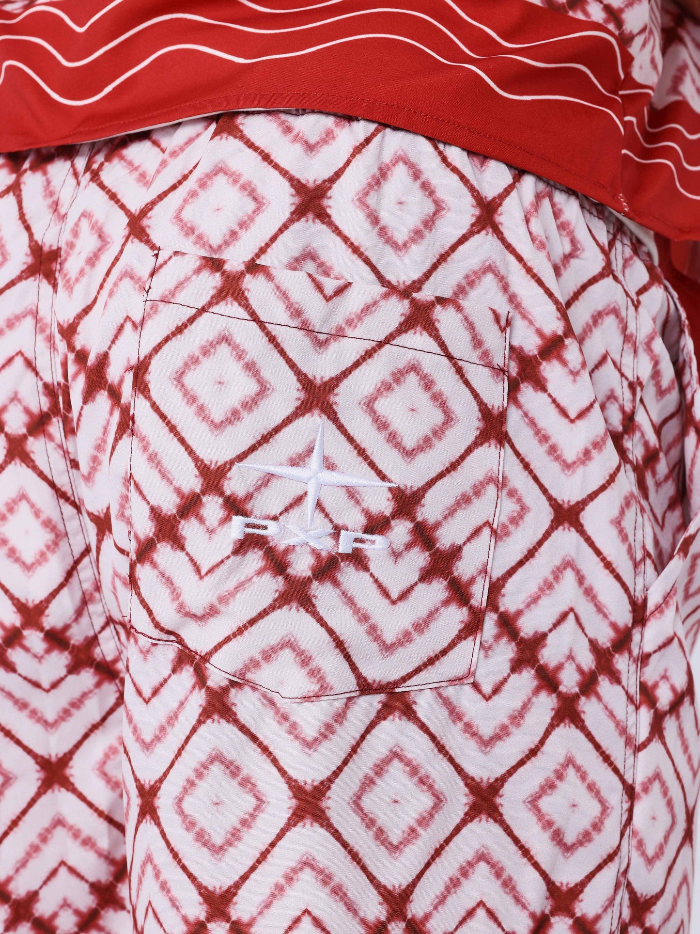 short-fluide-geometrique-rouge