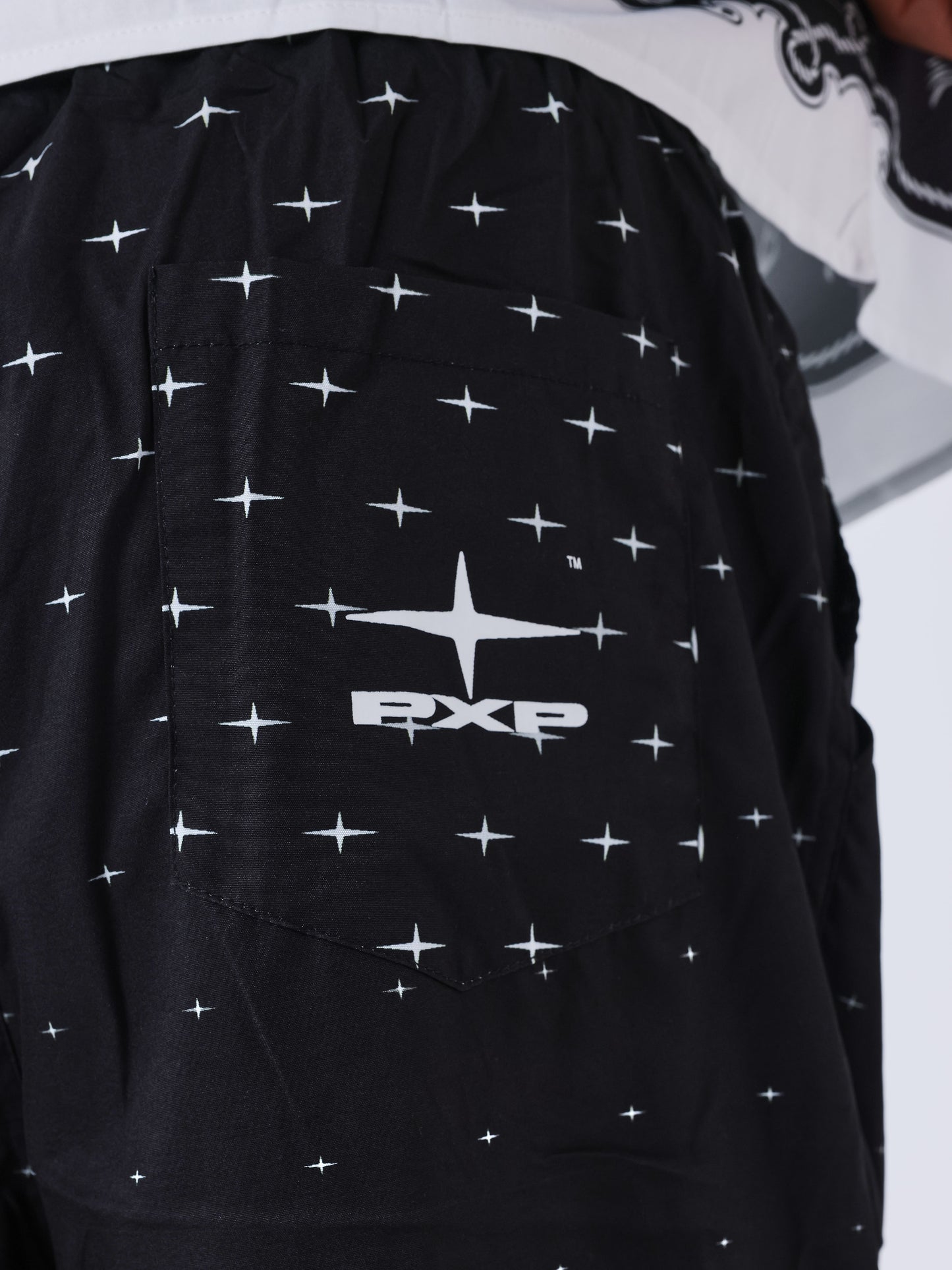 short-fluide-western-noir