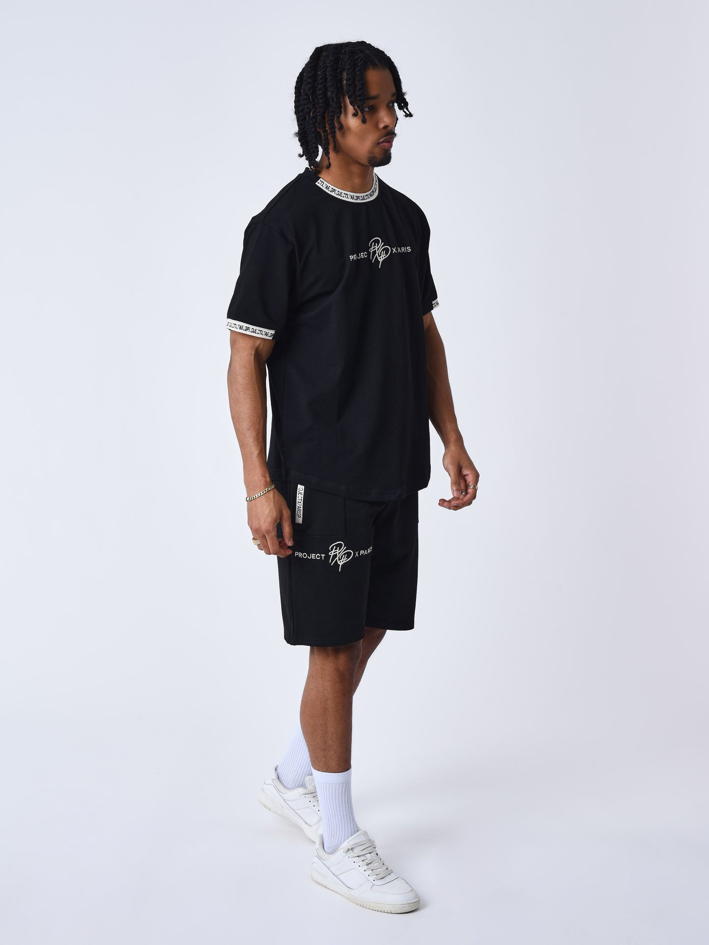 short-uni-avec-bande-logo-noir-blanc